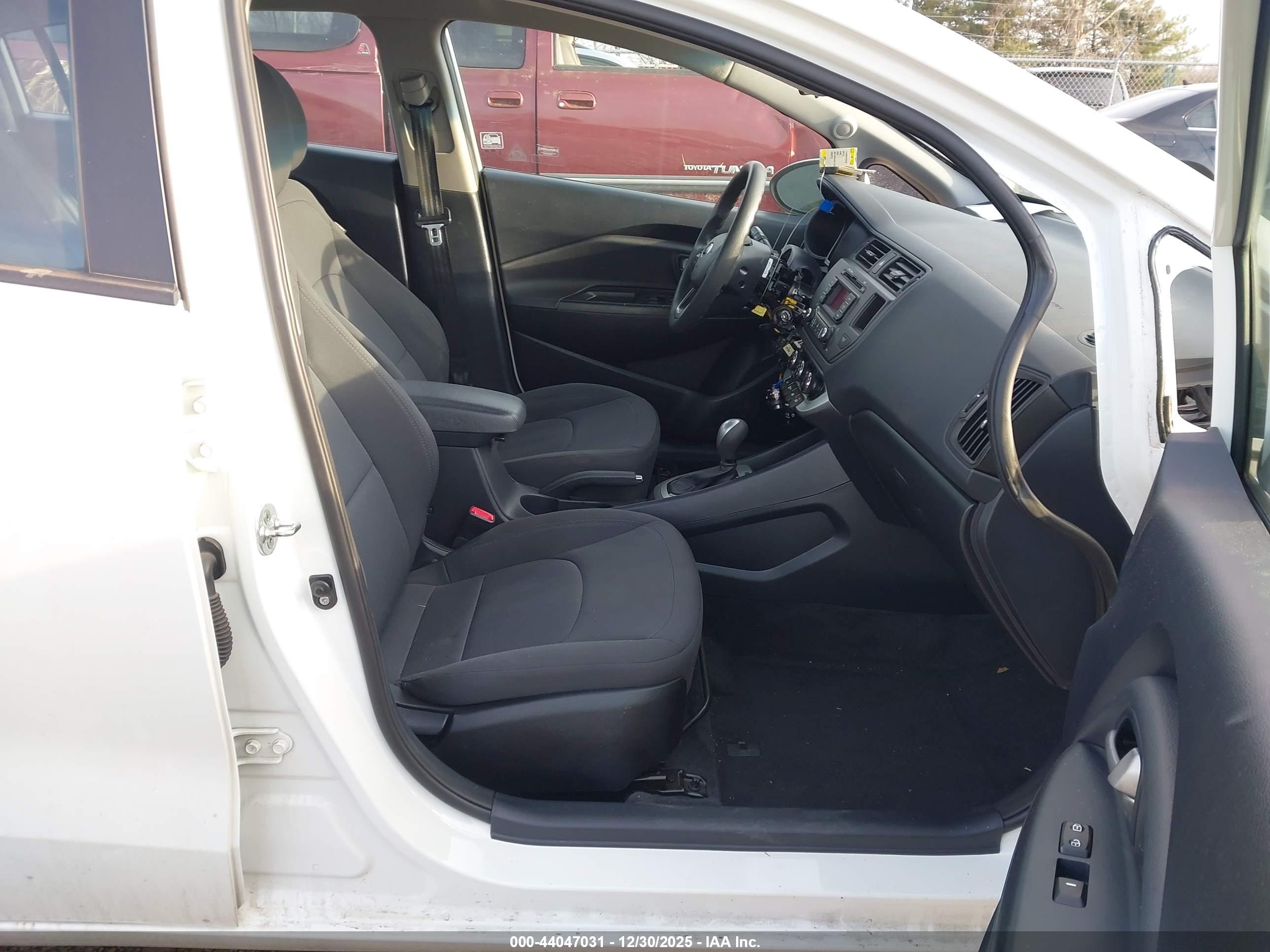 KIA RIO image 5
