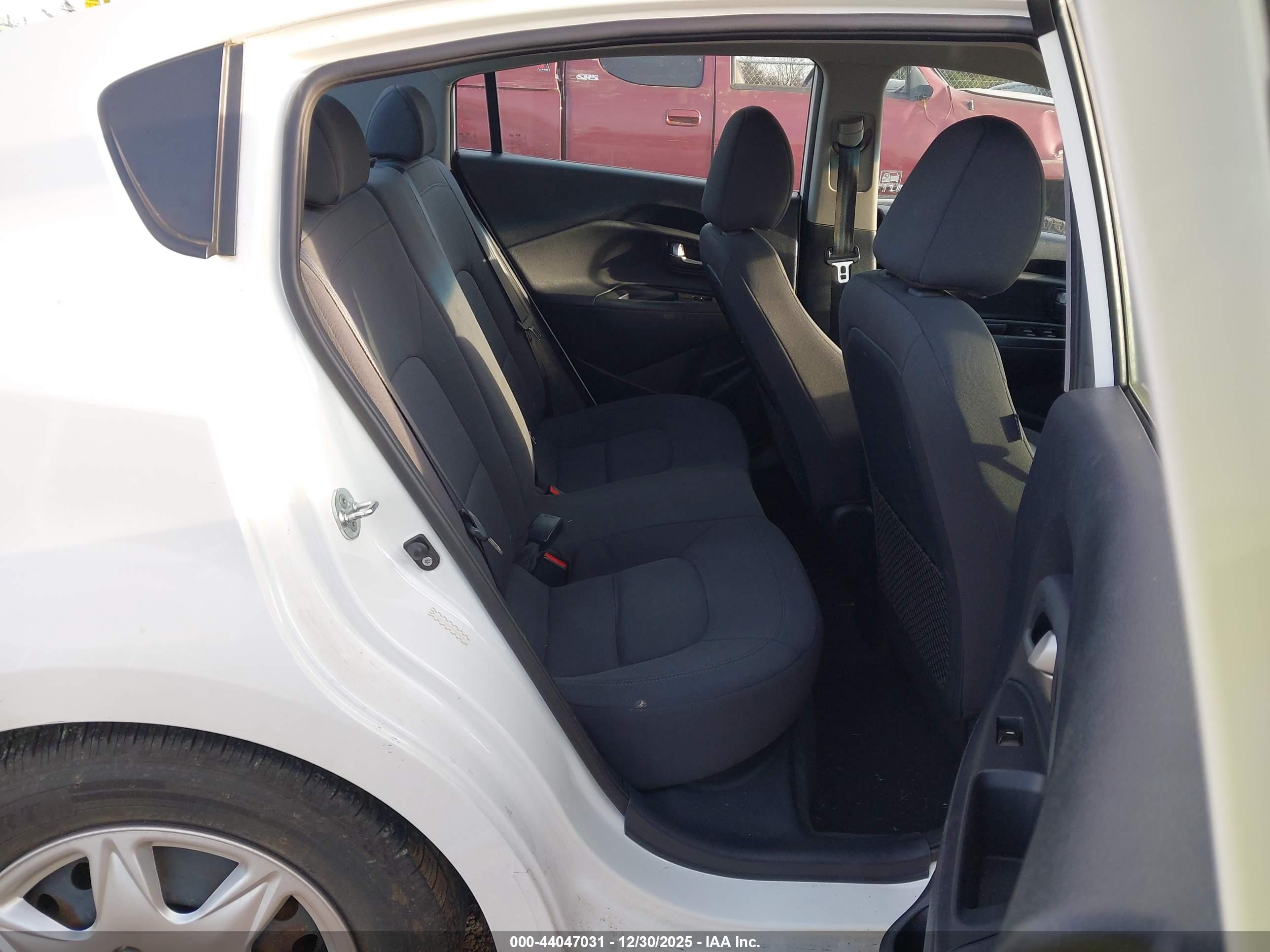 KIA RIO image 8