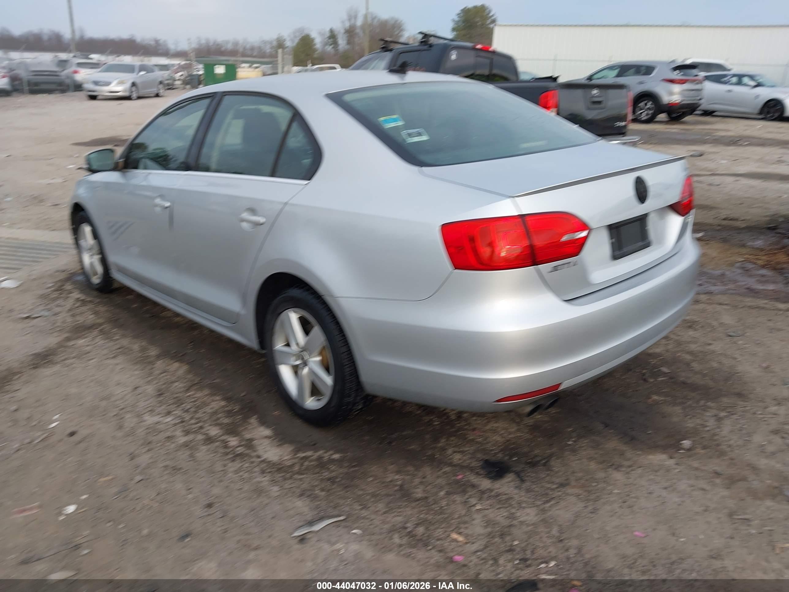 VOLKSWAGEN JETTA image 3