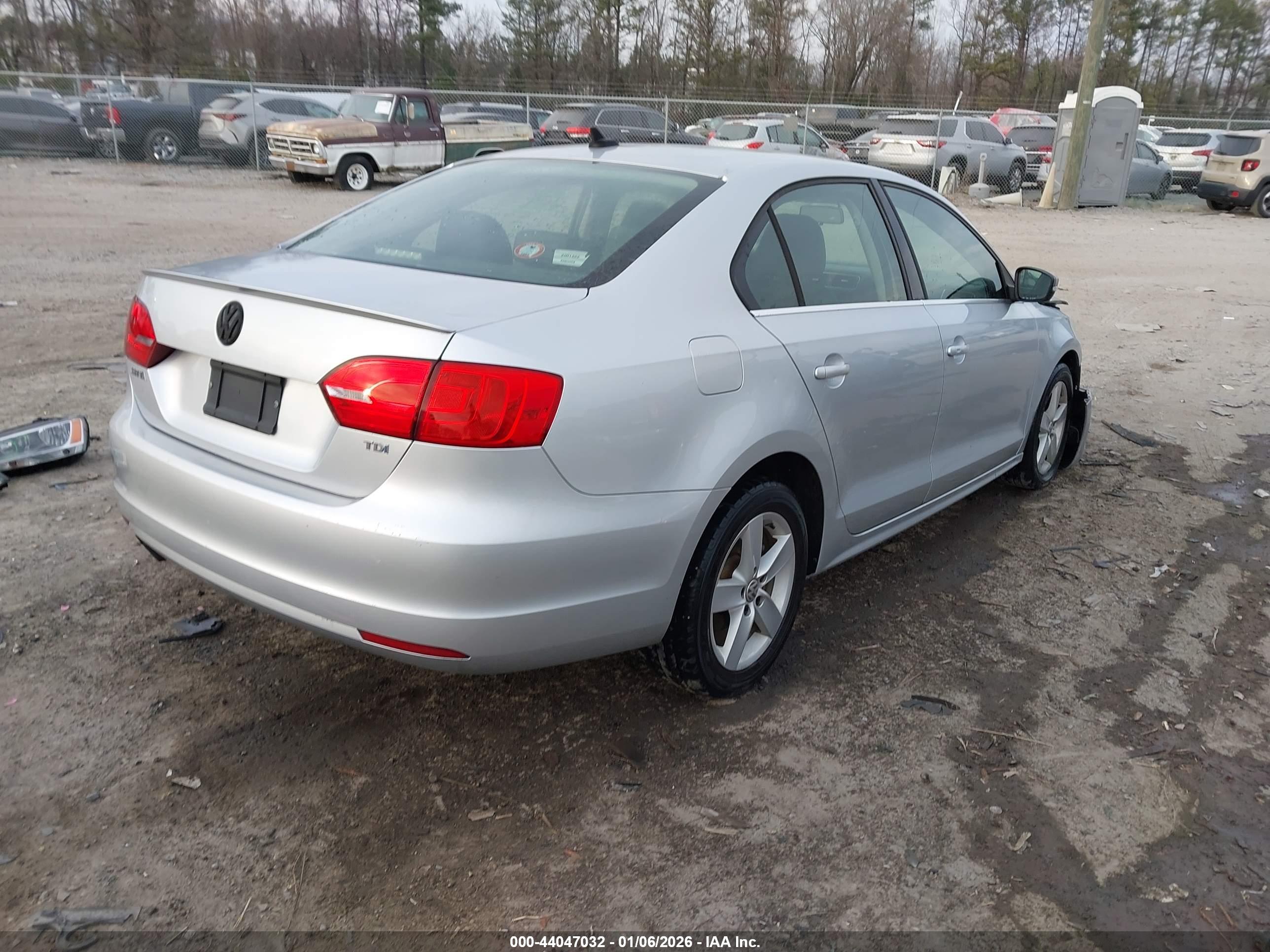 VOLKSWAGEN JETTA image 4