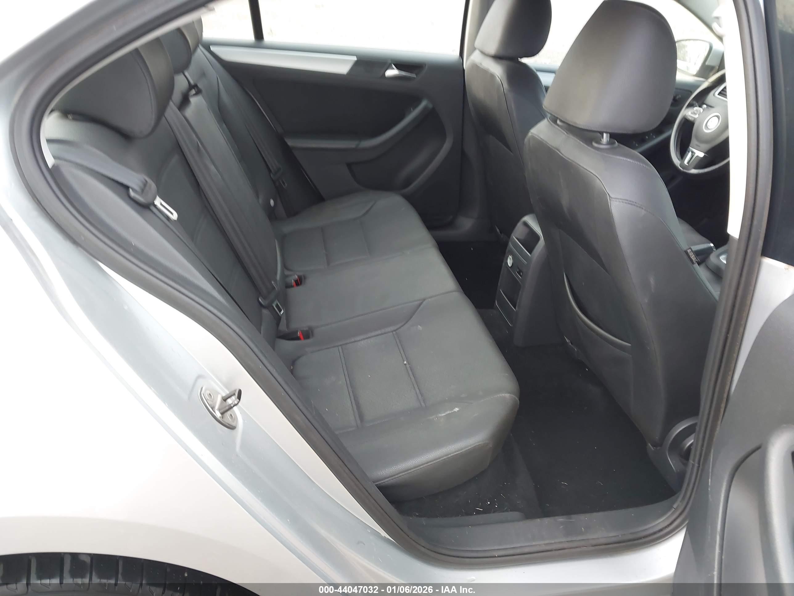 VOLKSWAGEN JETTA image 8