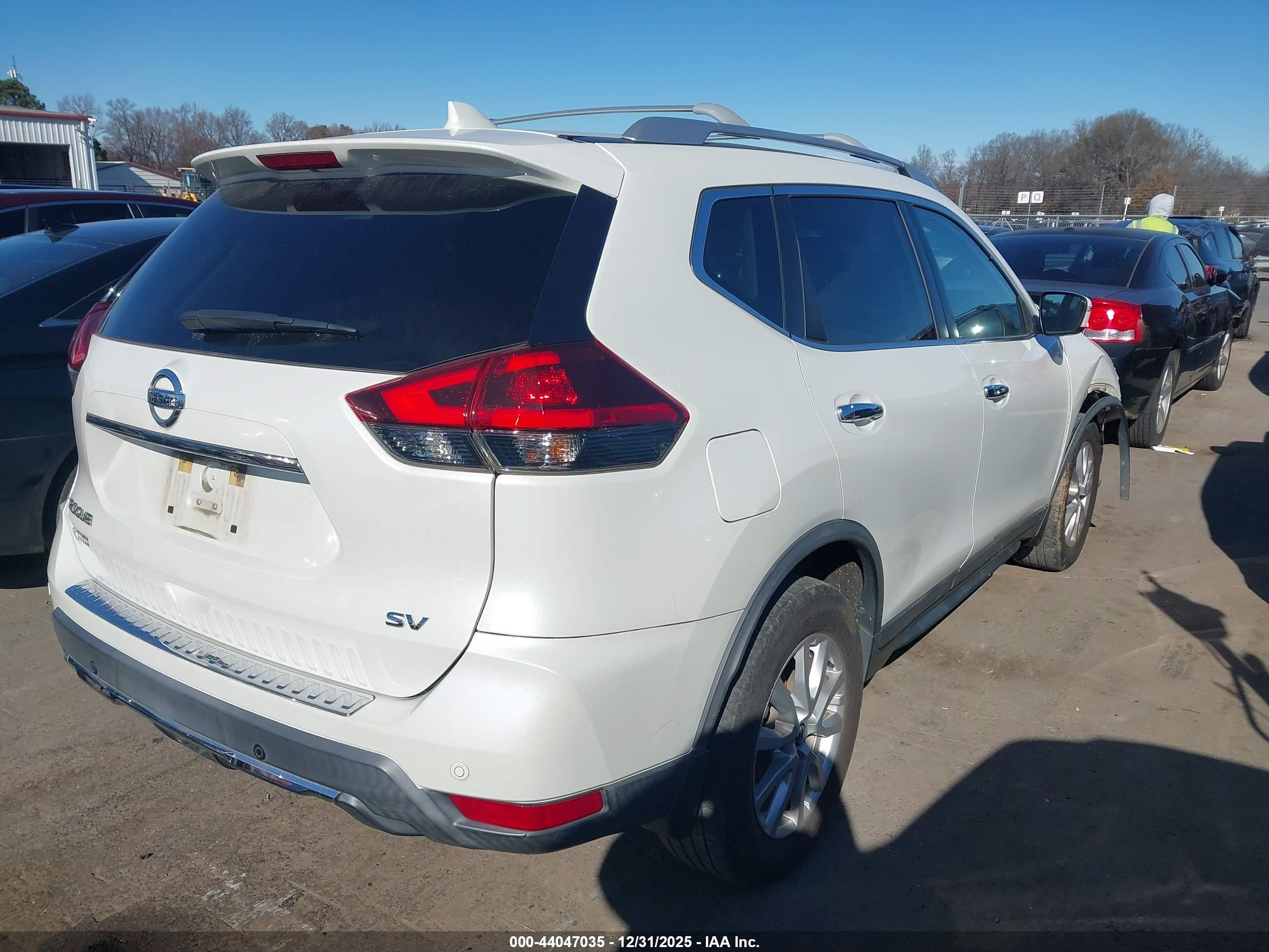 NISSAN ROGUE image 4