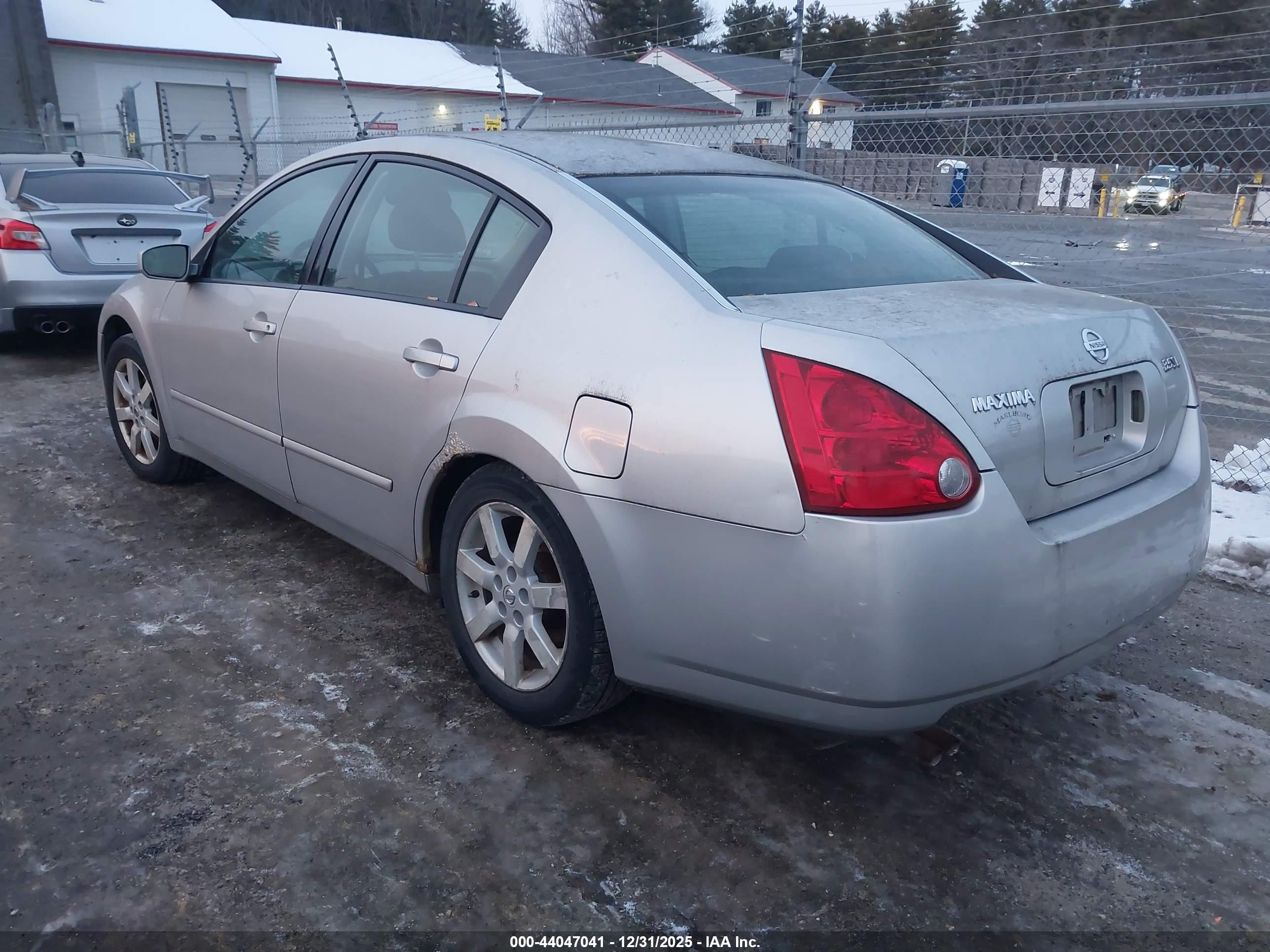 NISSAN MAXIMA image 3