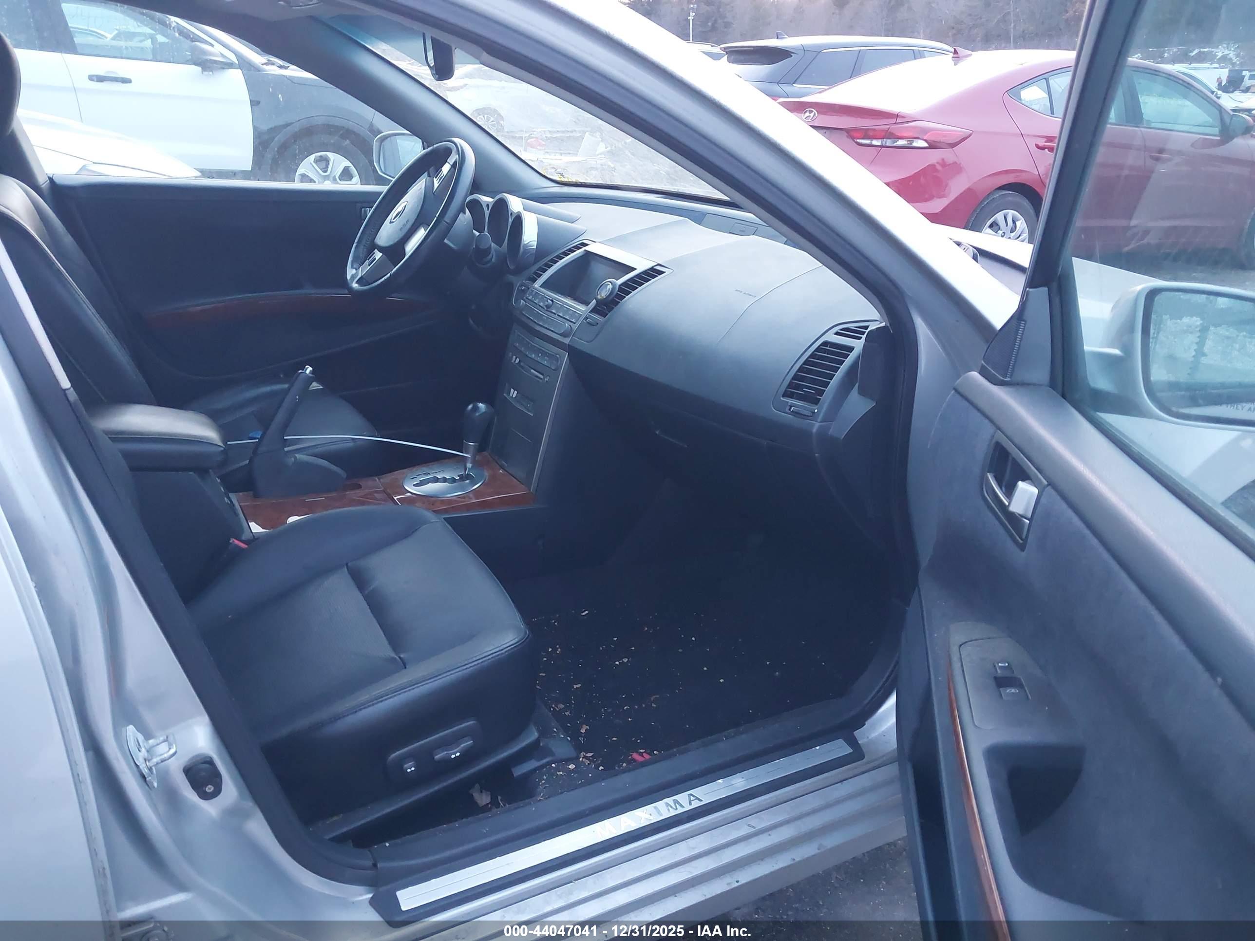 NISSAN MAXIMA image 5