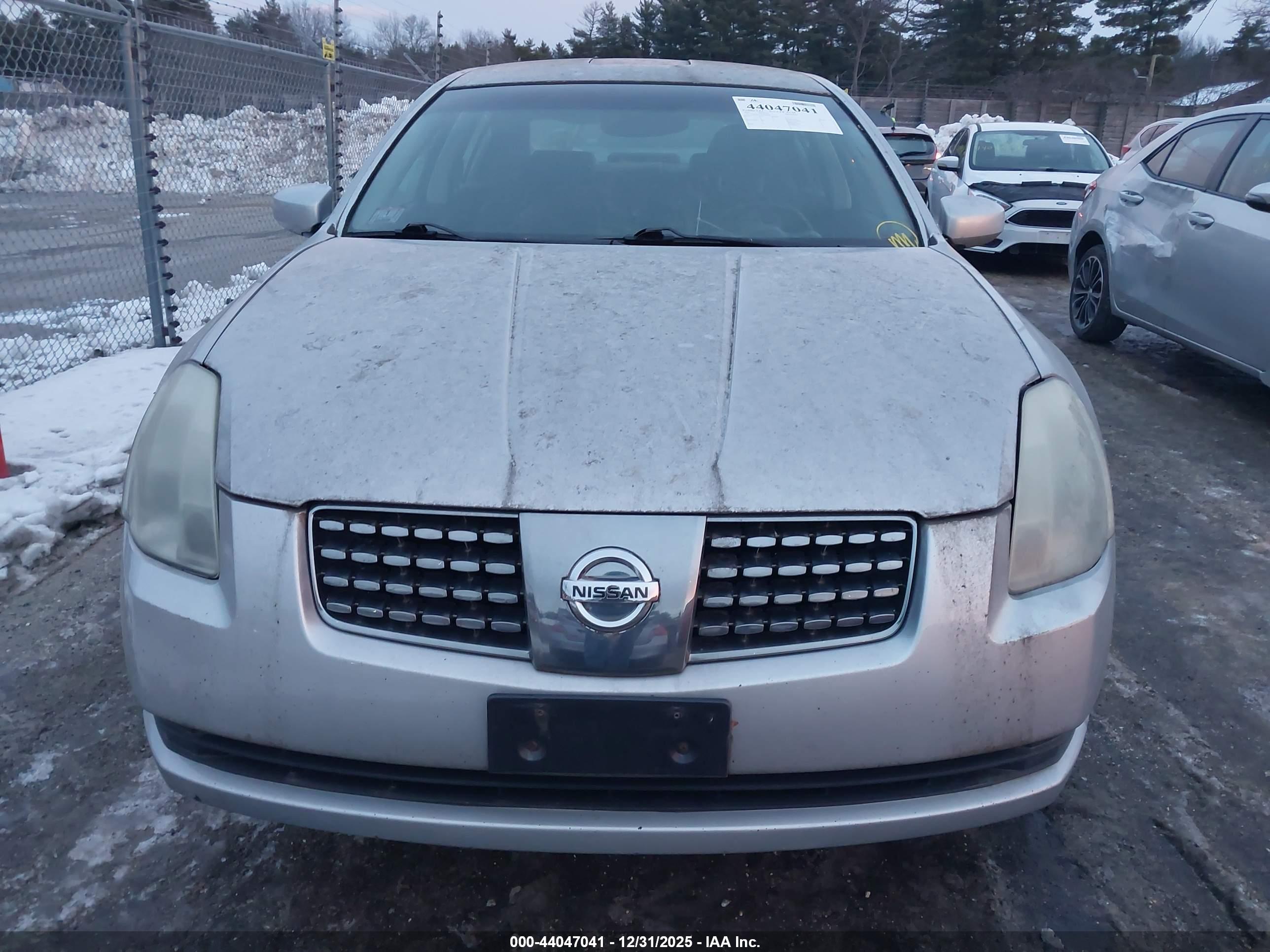 NISSAN MAXIMA image 6