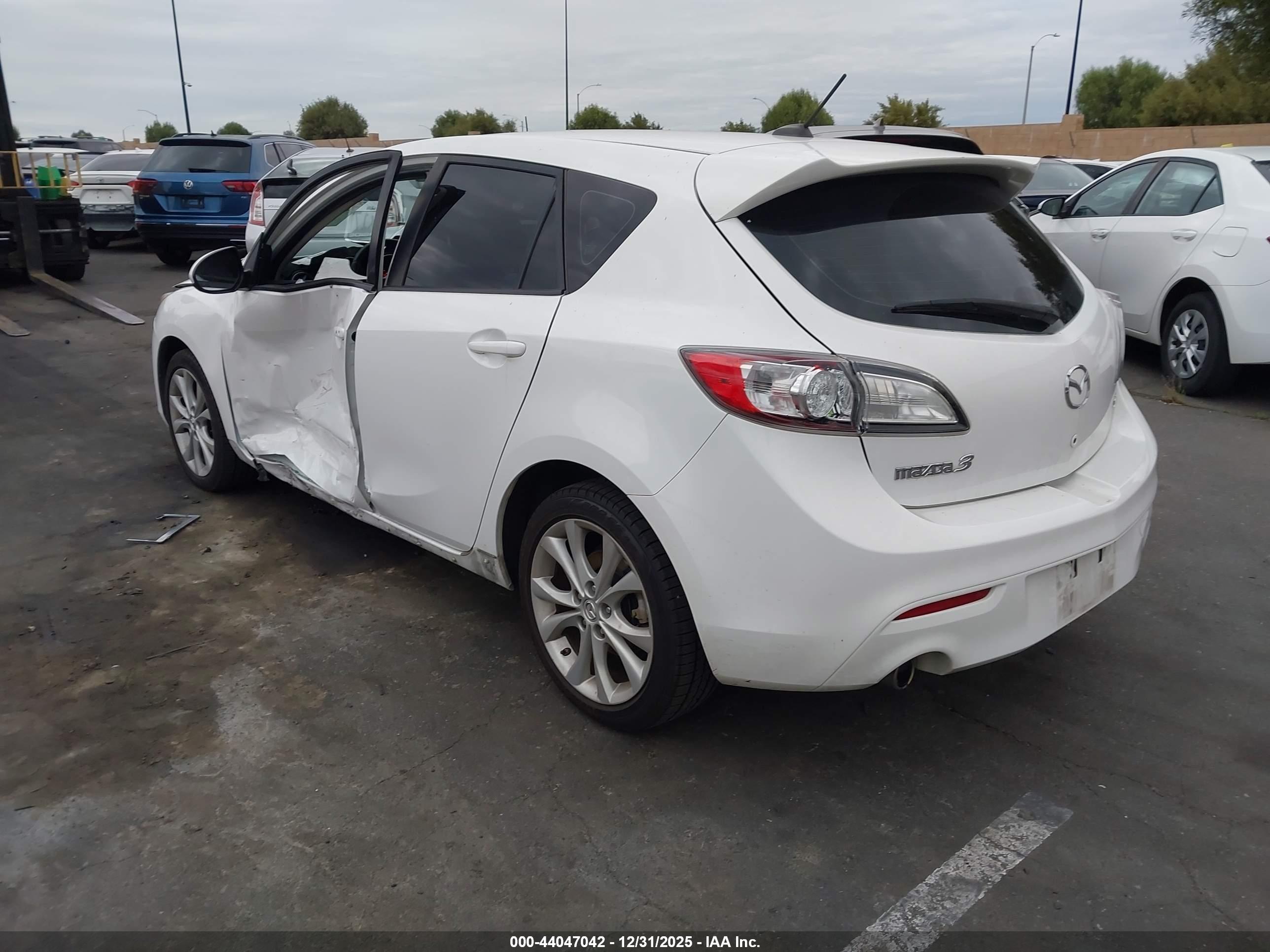 MAZDA MAZDA3 image 3