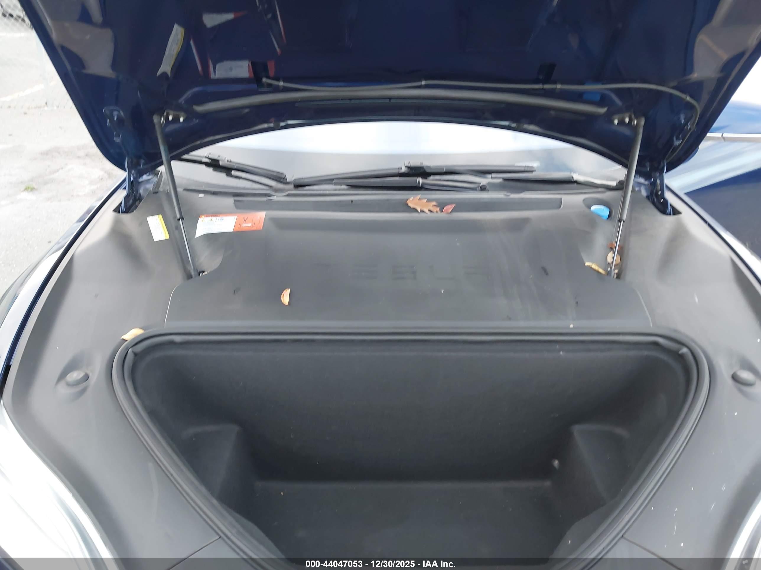 TESLA MODEL image 10