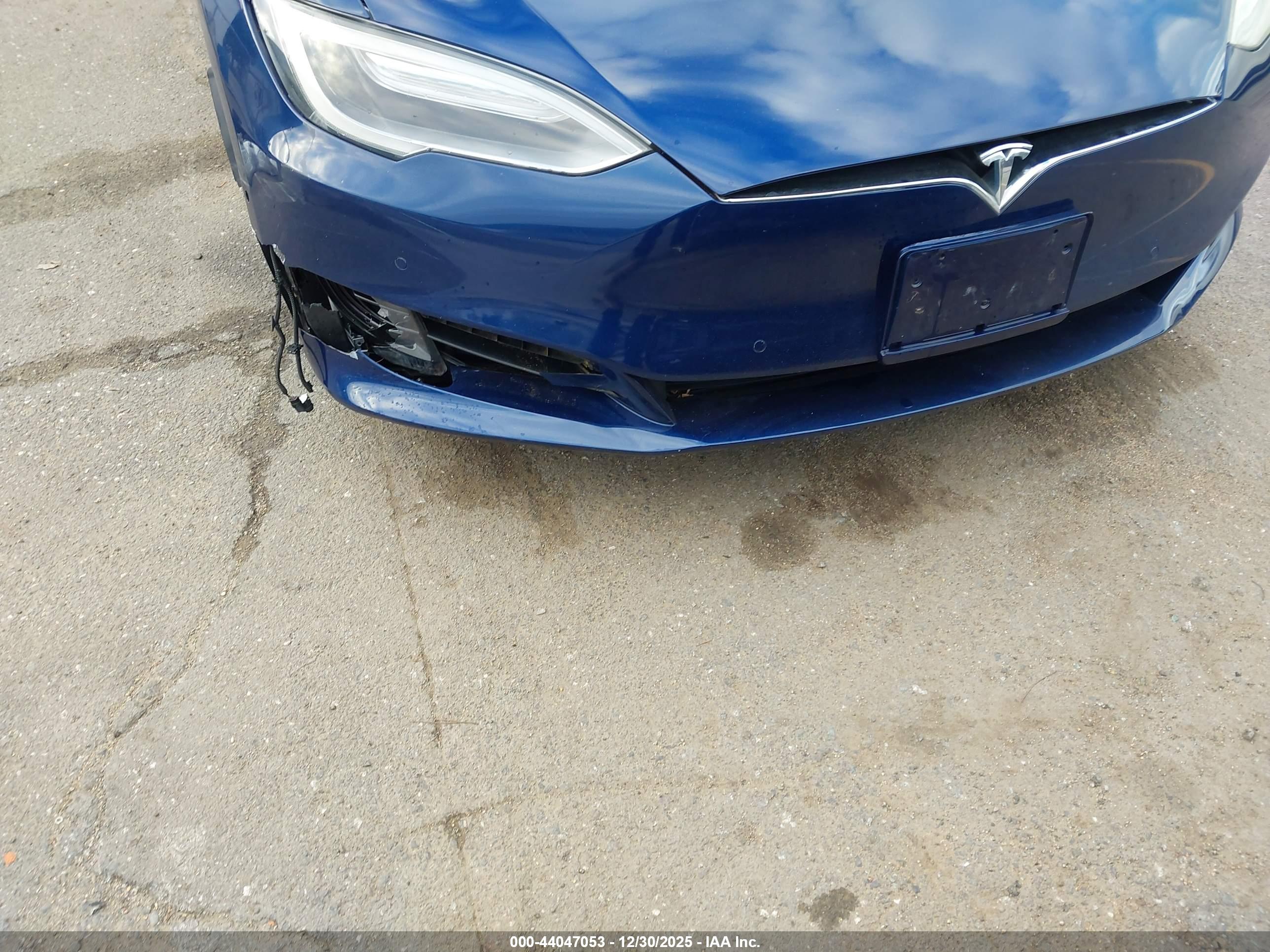 TESLA MODEL image 2