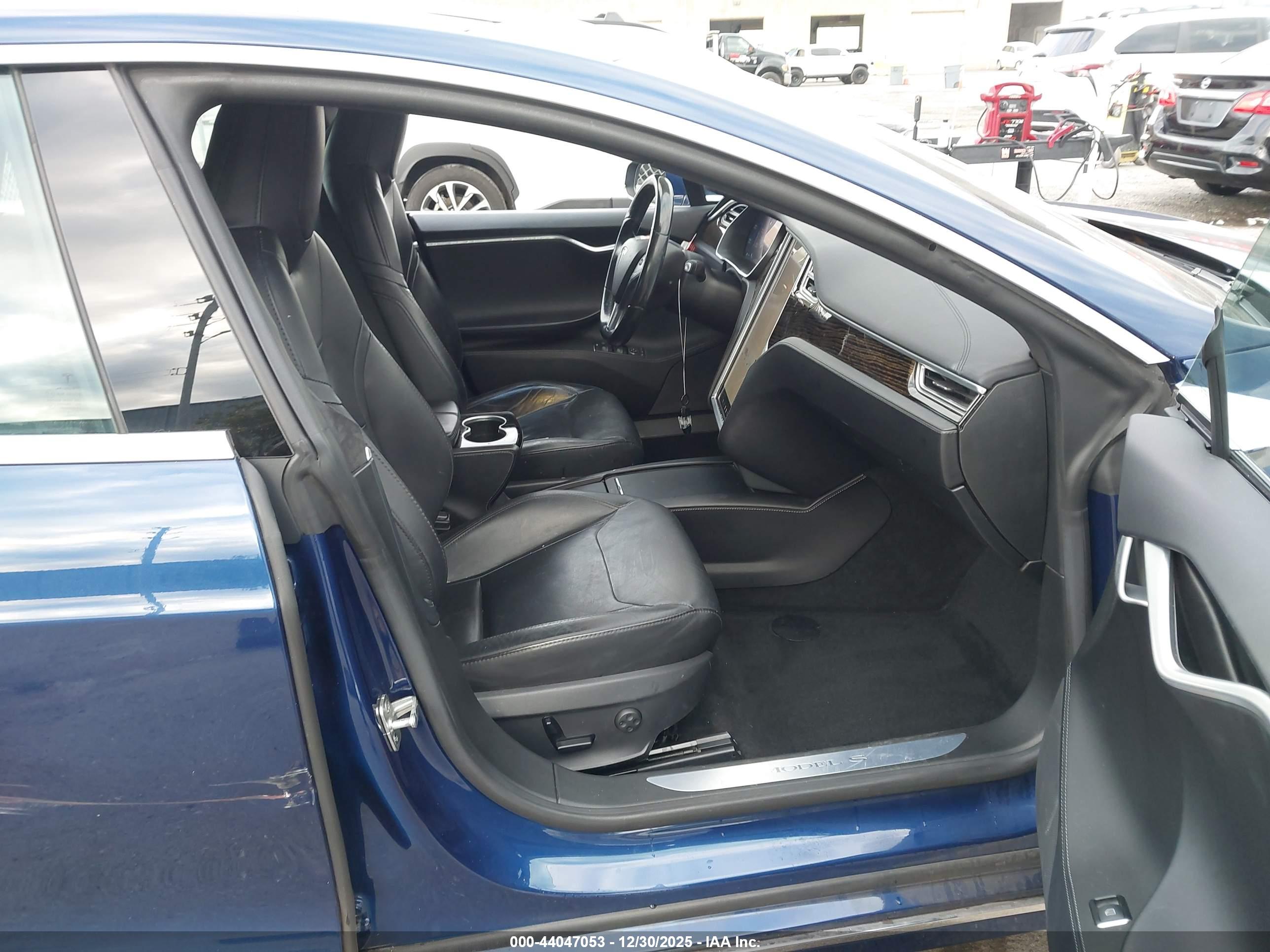 TESLA MODEL image 5