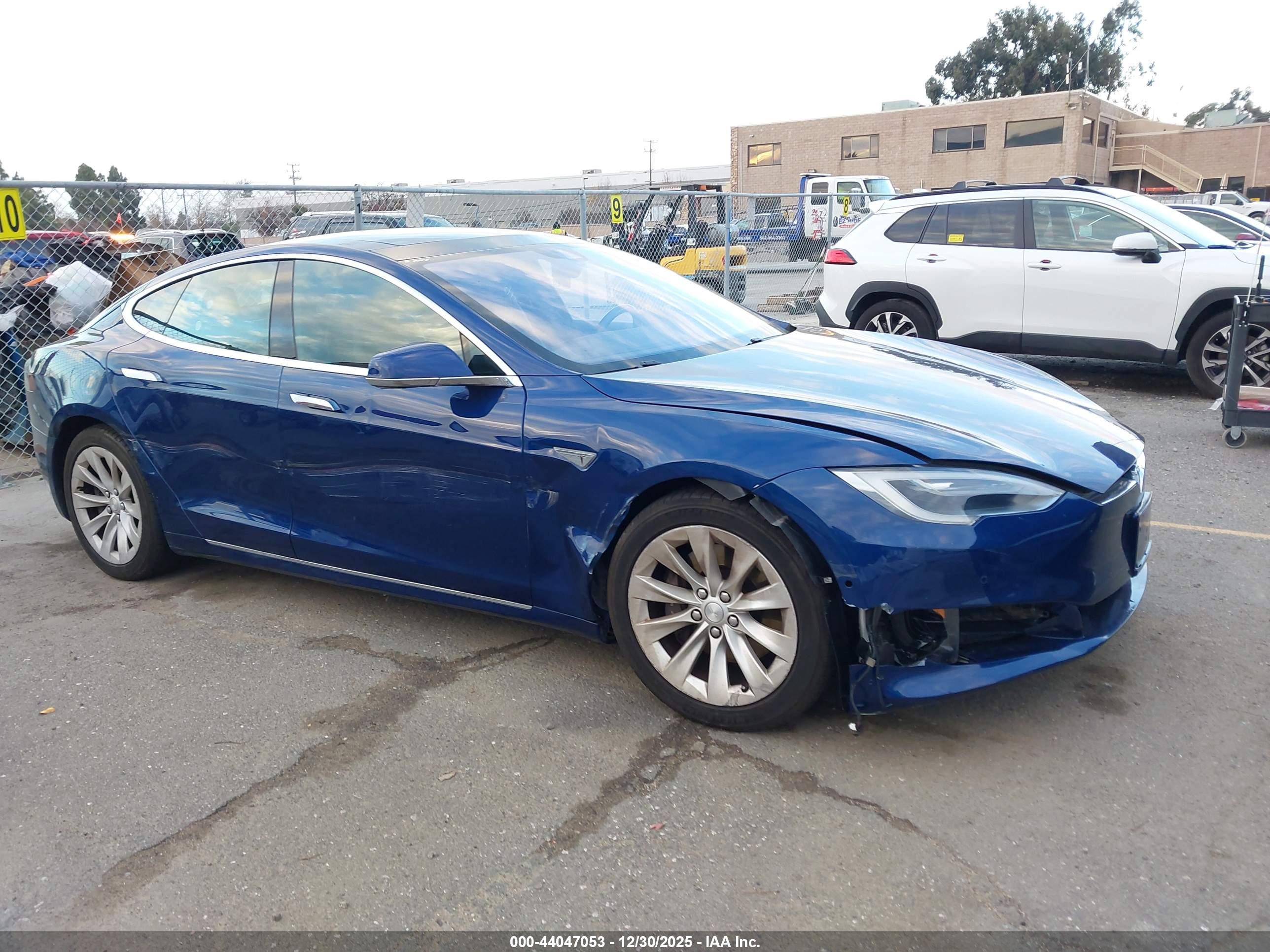 TESLA MODEL image 6