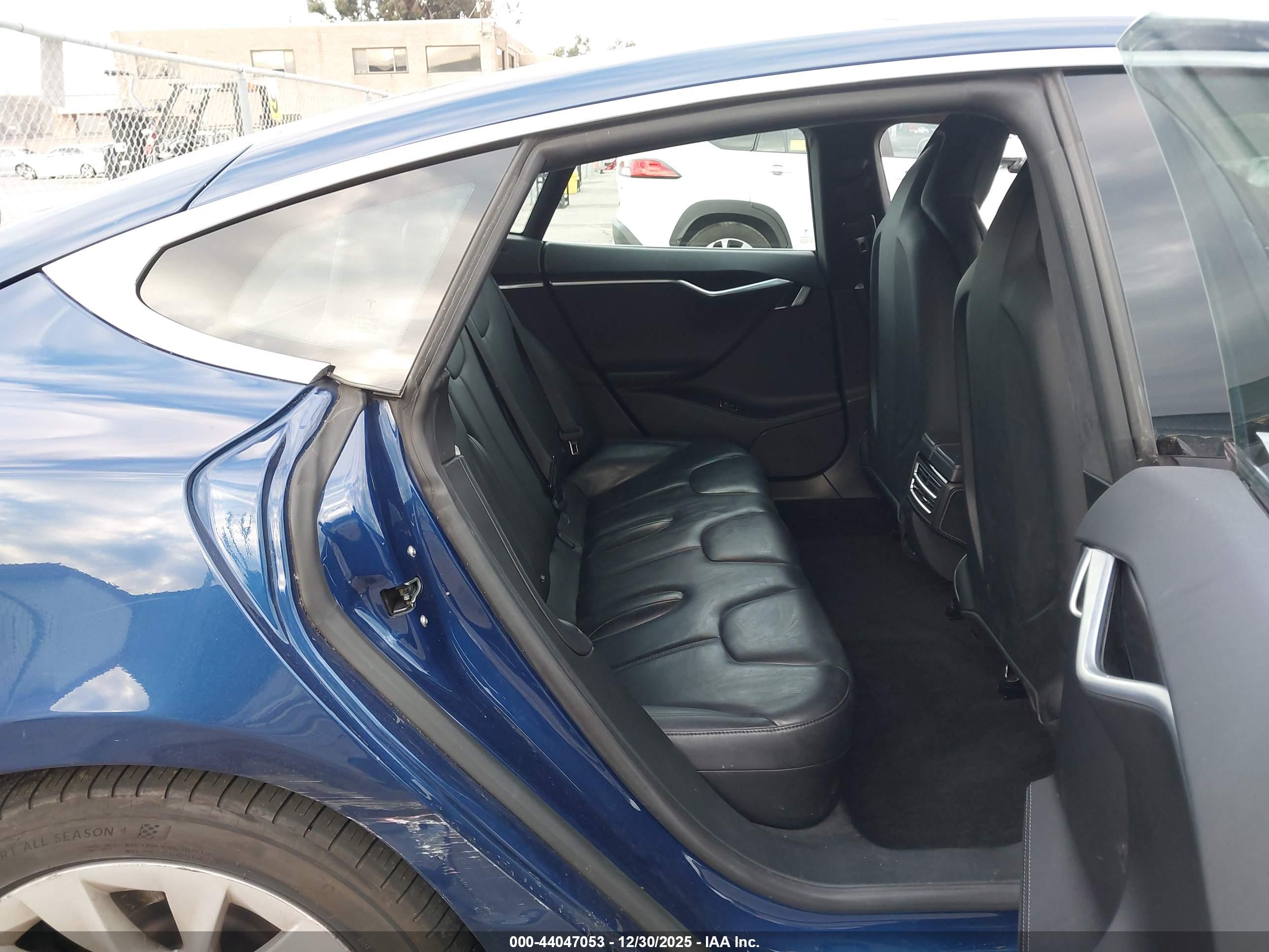 TESLA MODEL image 8