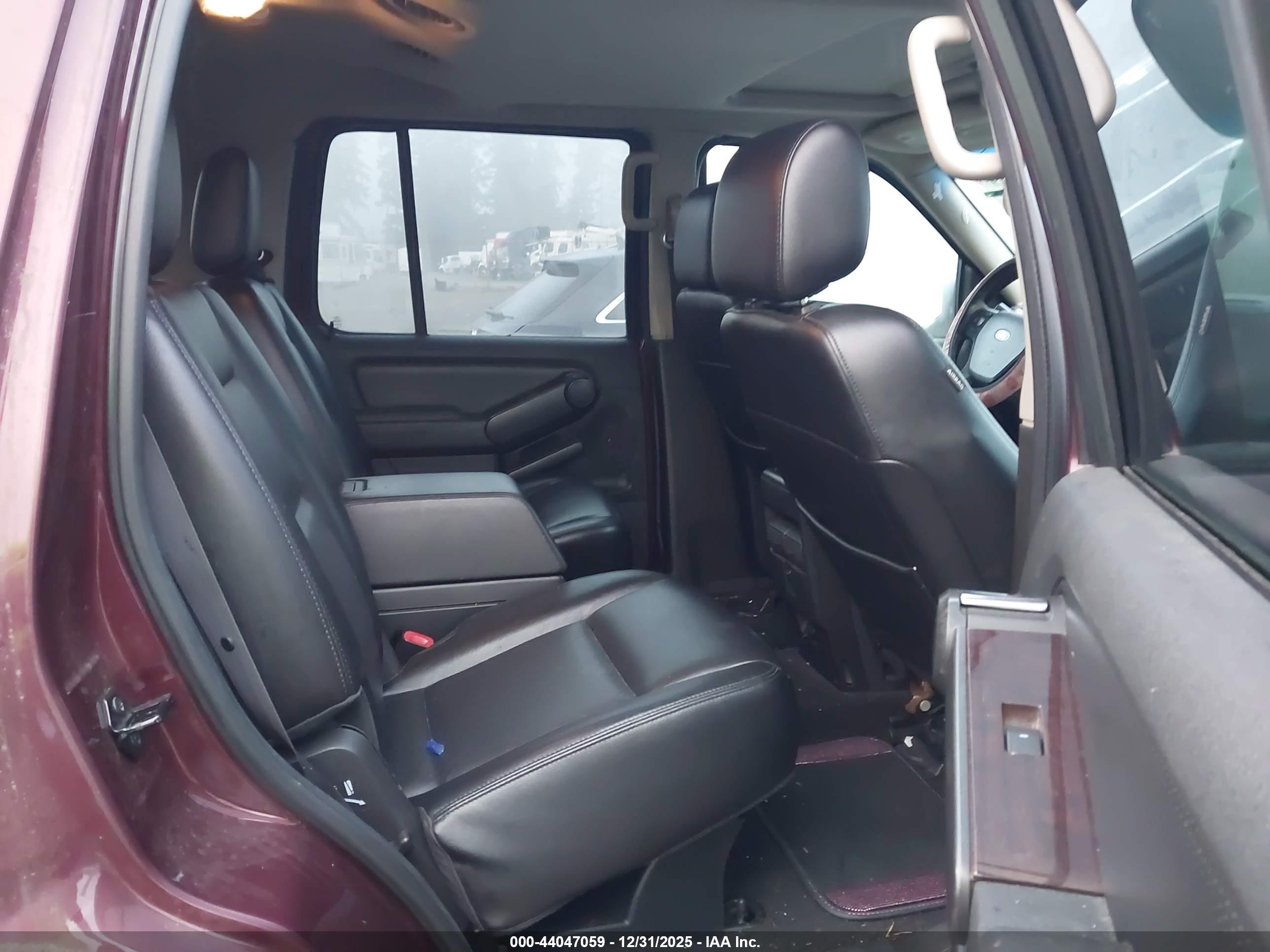 FORD EXPLORER image 8