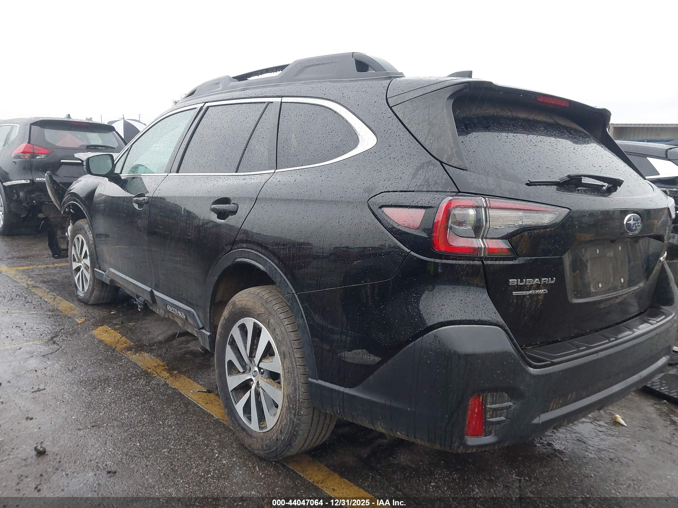 SUBARU OUTBACK image 3