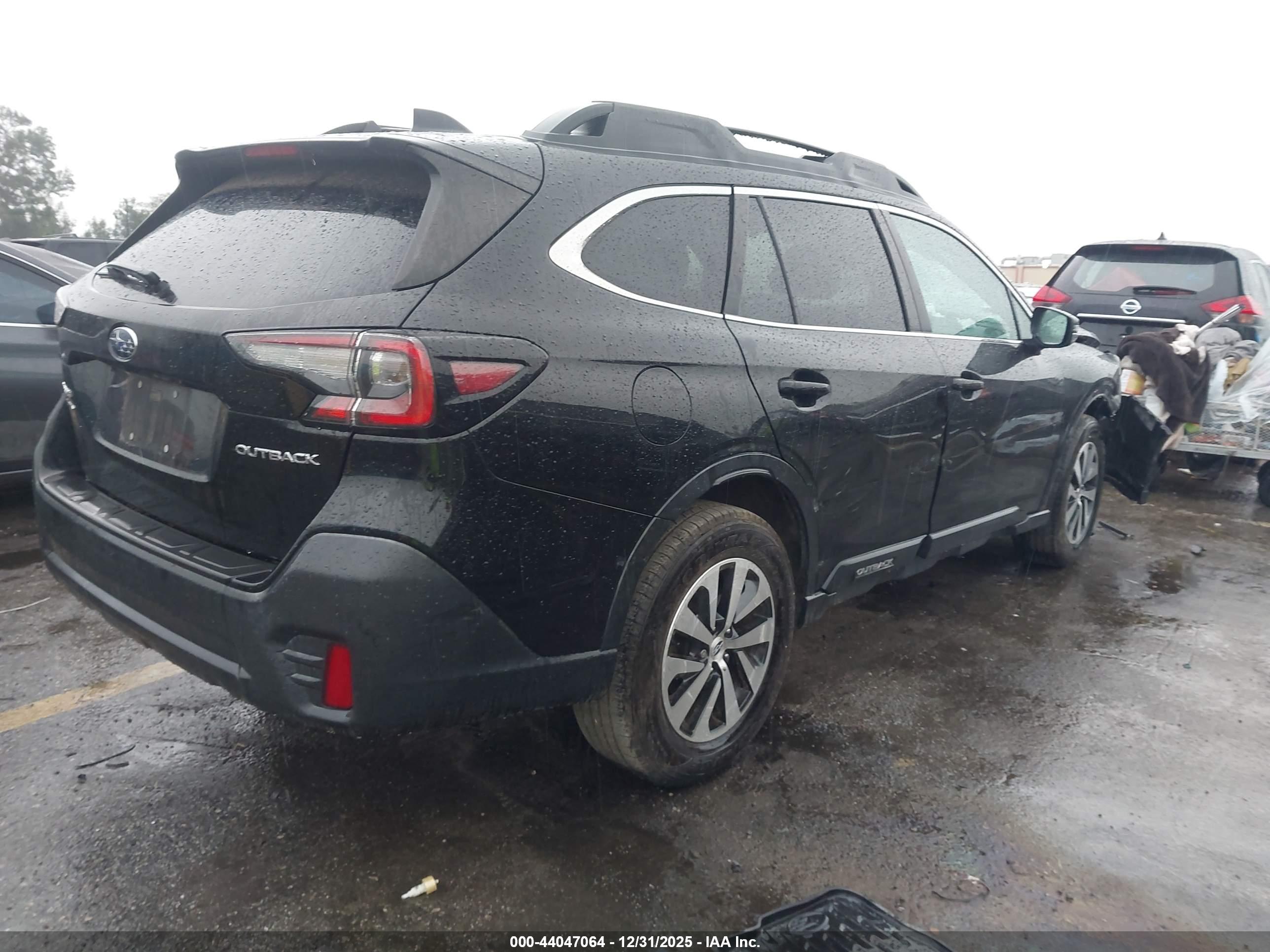 SUBARU OUTBACK image 4