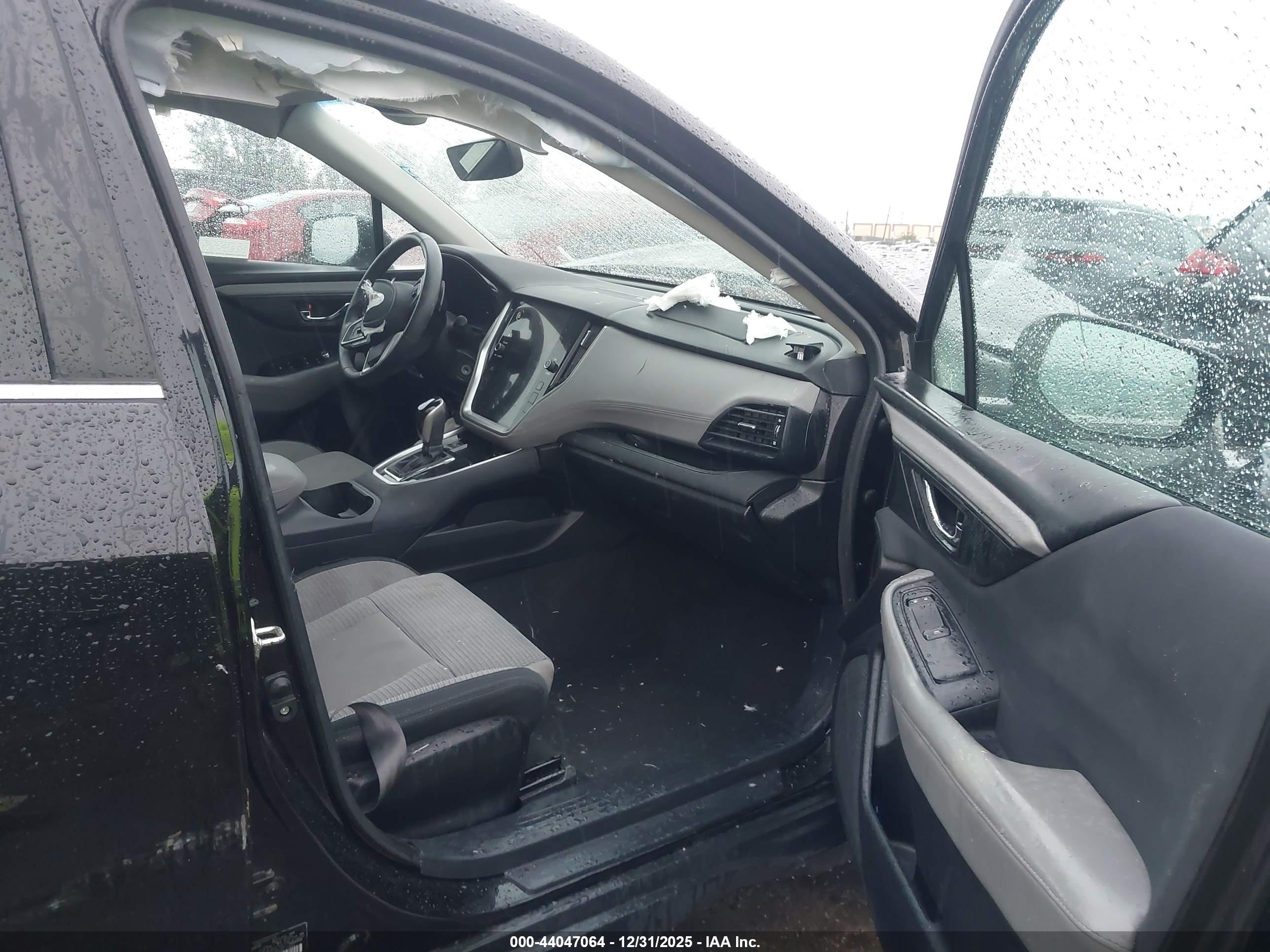 SUBARU OUTBACK image 5