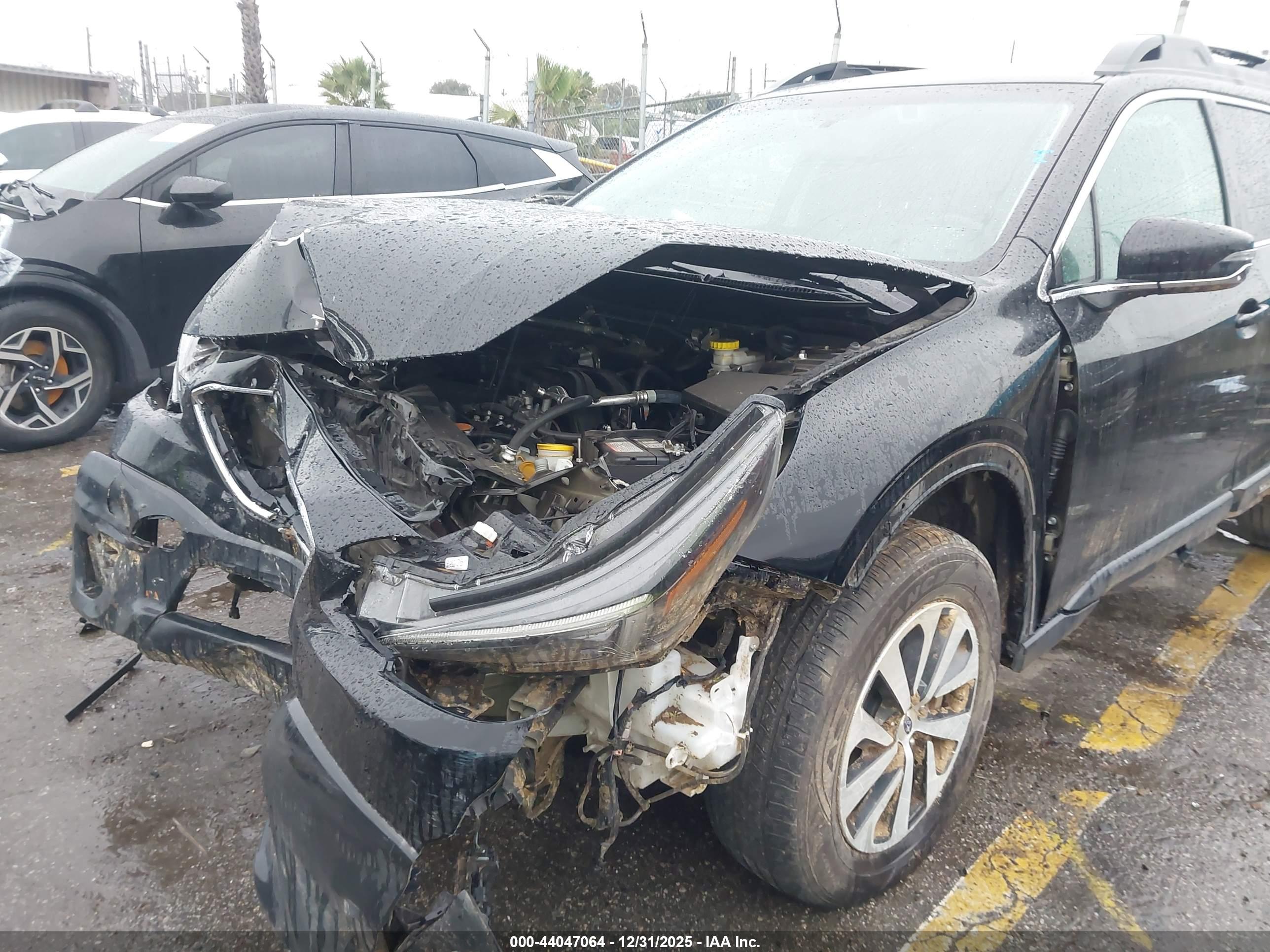 SUBARU OUTBACK image 6