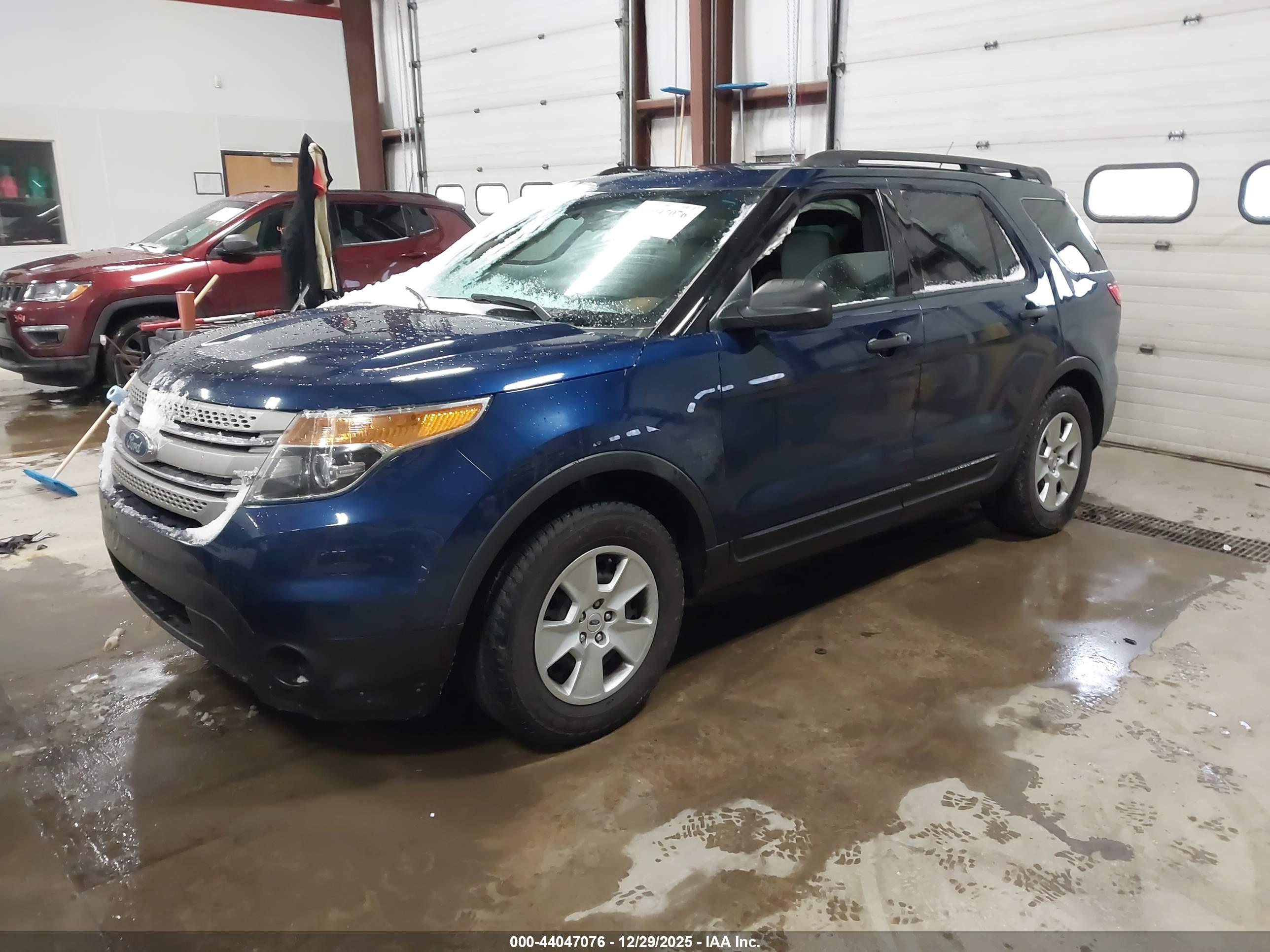 FORD EXPLORER image 2