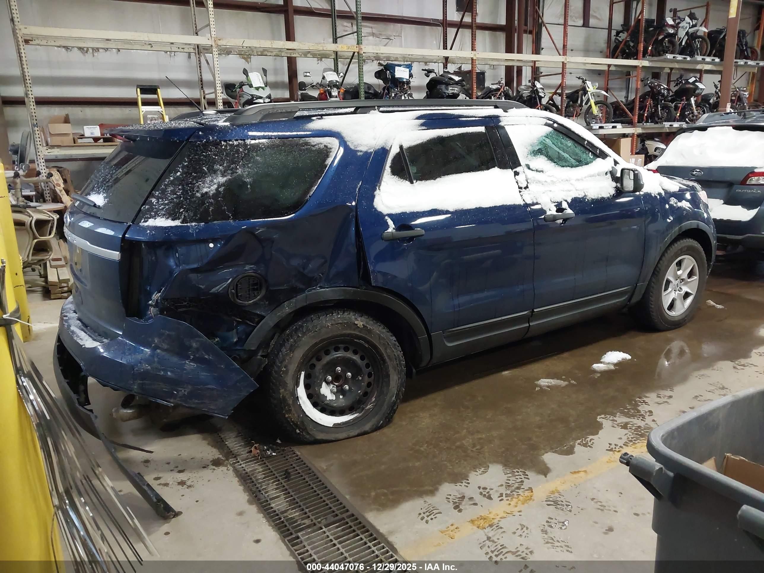 FORD EXPLORER image 4