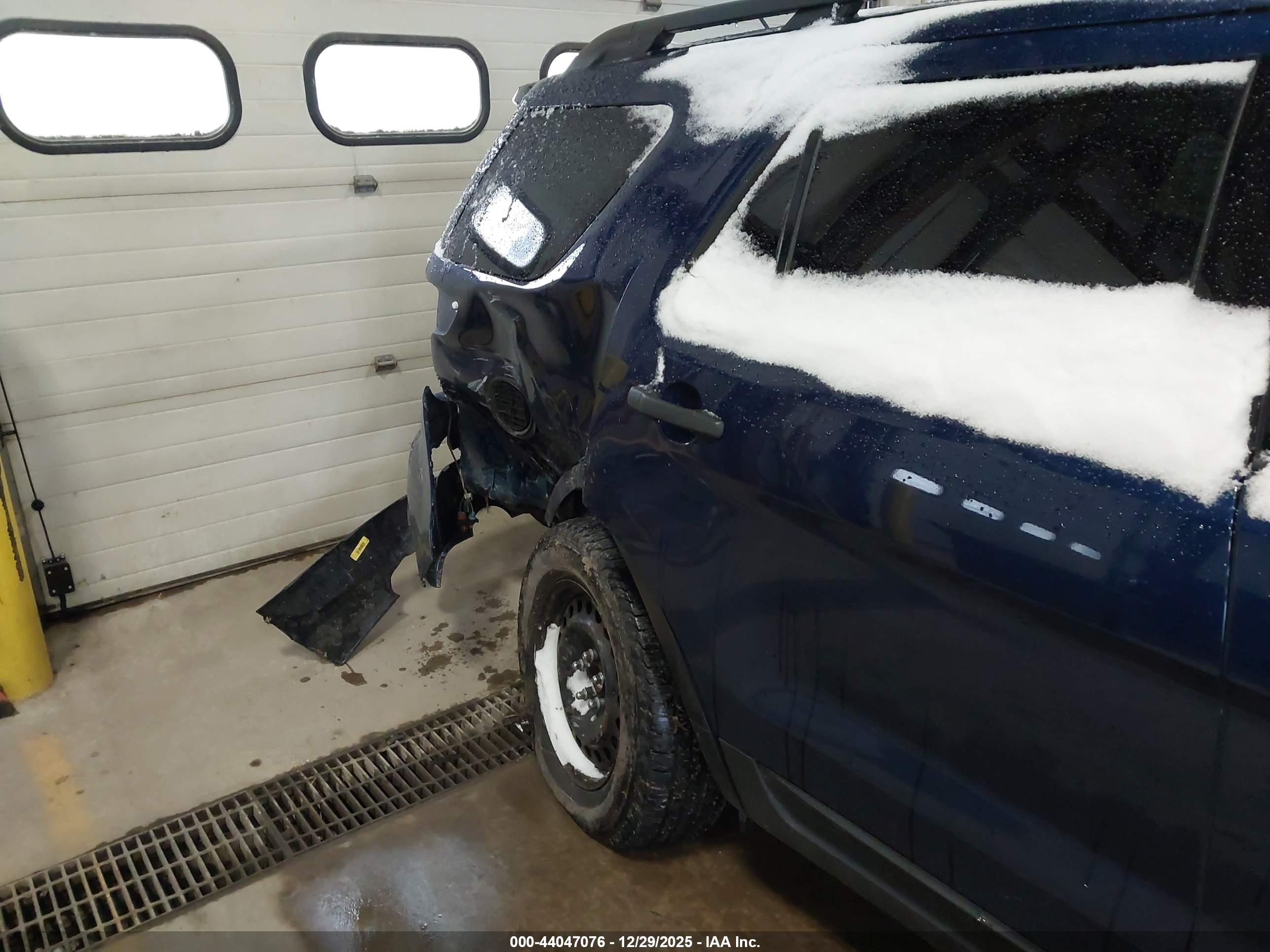 FORD EXPLORER image 6