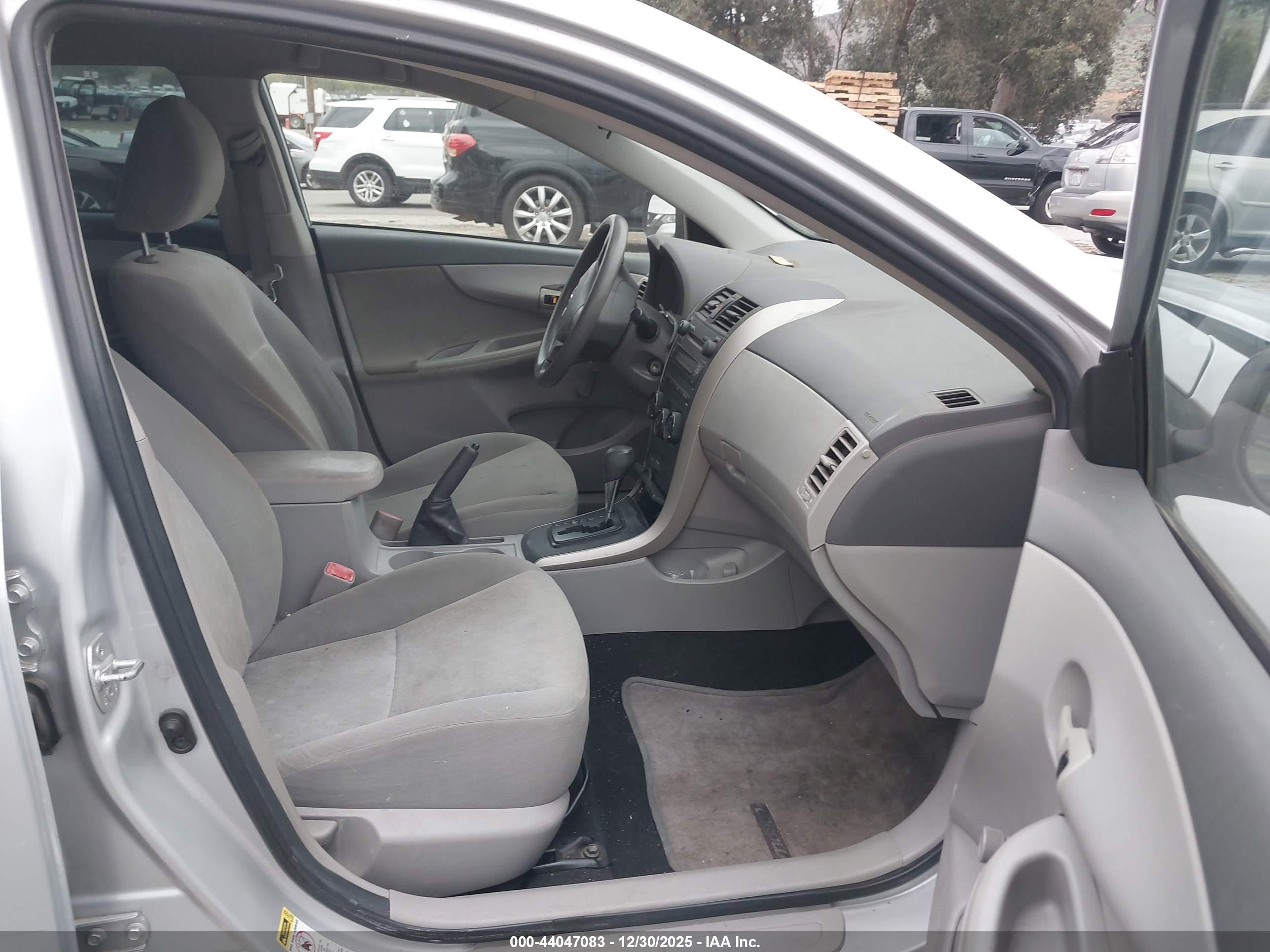 TOYOTA COROLLA image 5