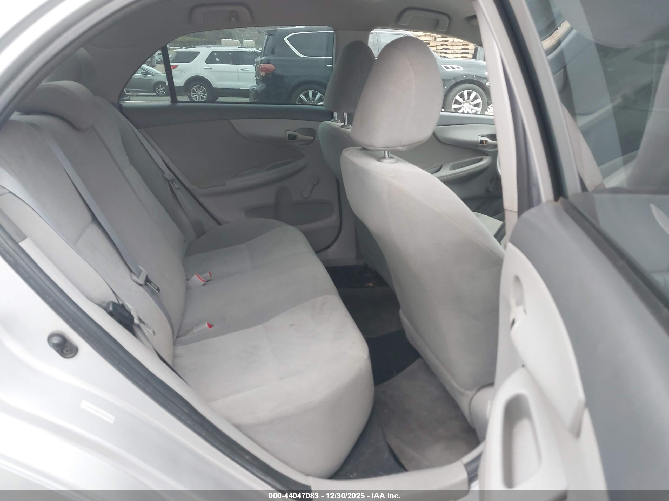TOYOTA COROLLA image 8