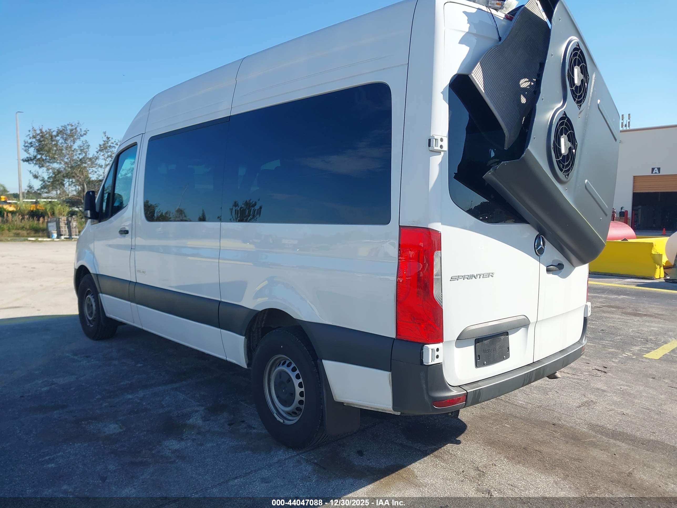 MERCEDES-BENZ SPRINTER image 3
