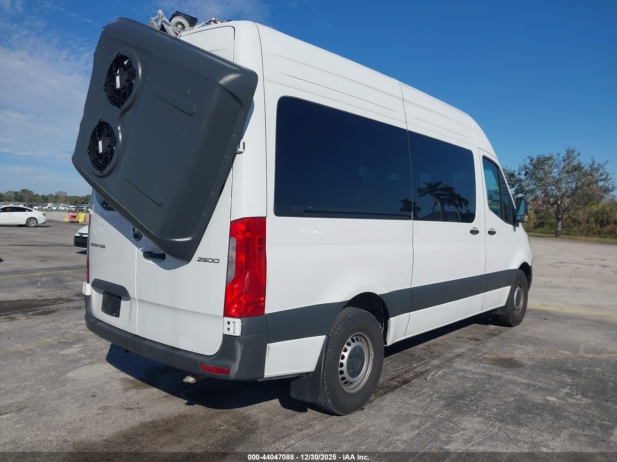 MERCEDES-BENZ SPRINTER image 4