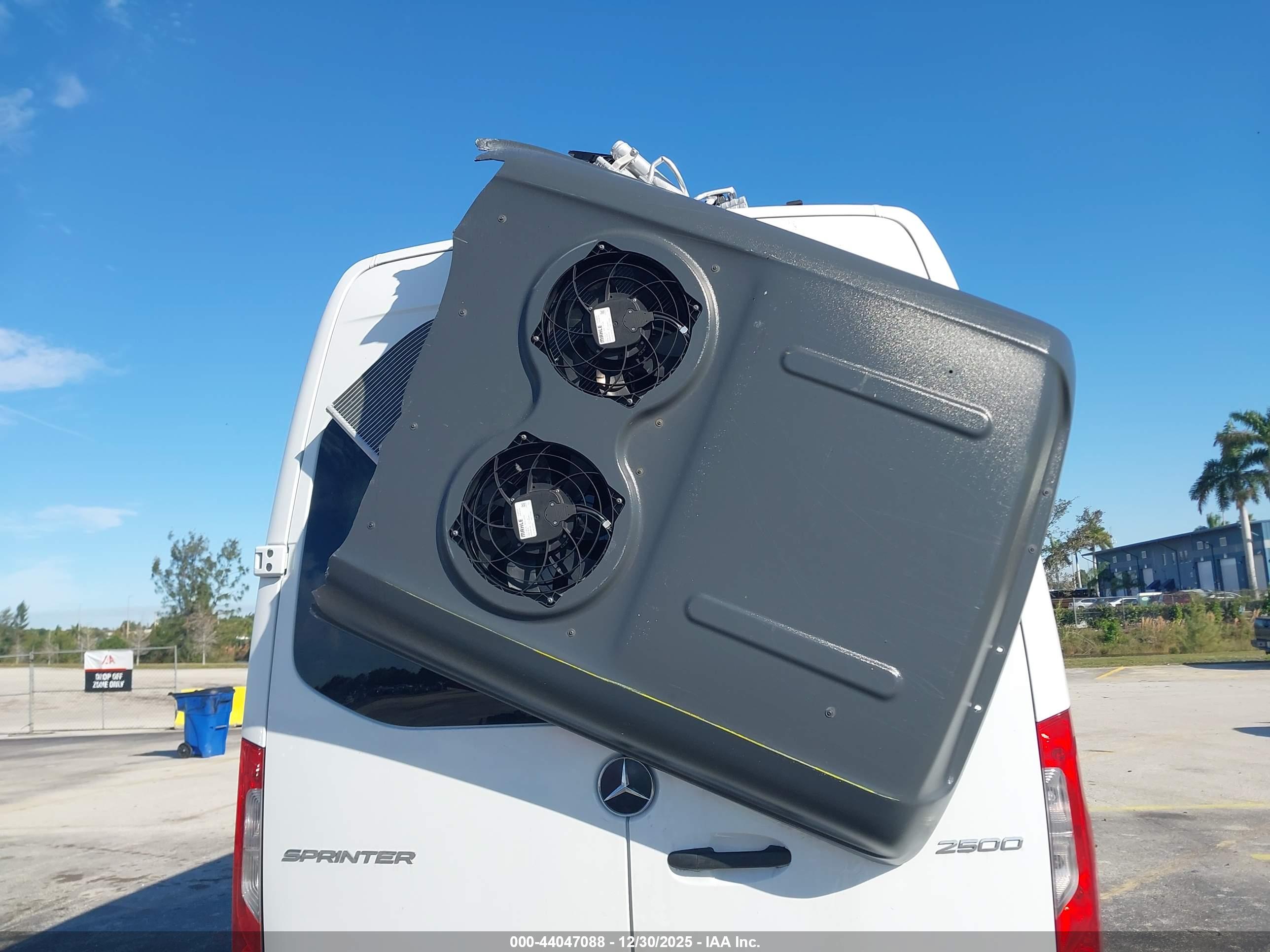 MERCEDES-BENZ SPRINTER image 6