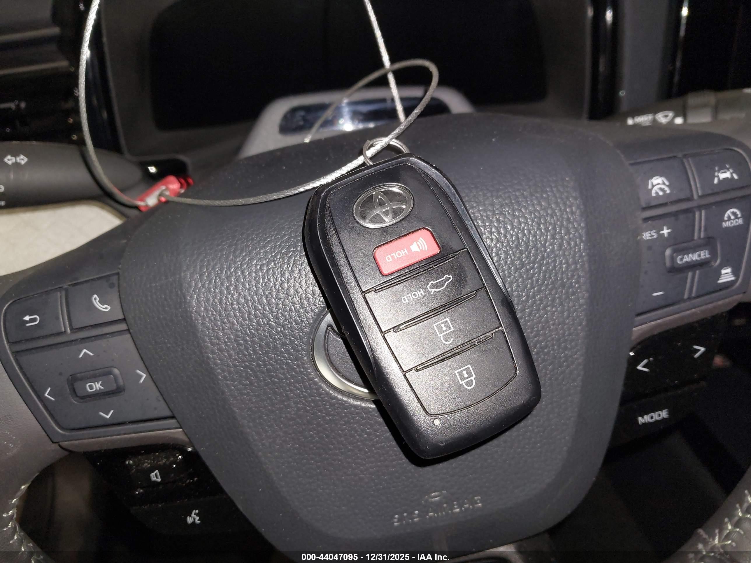 TOYOTA CAMRY image 11