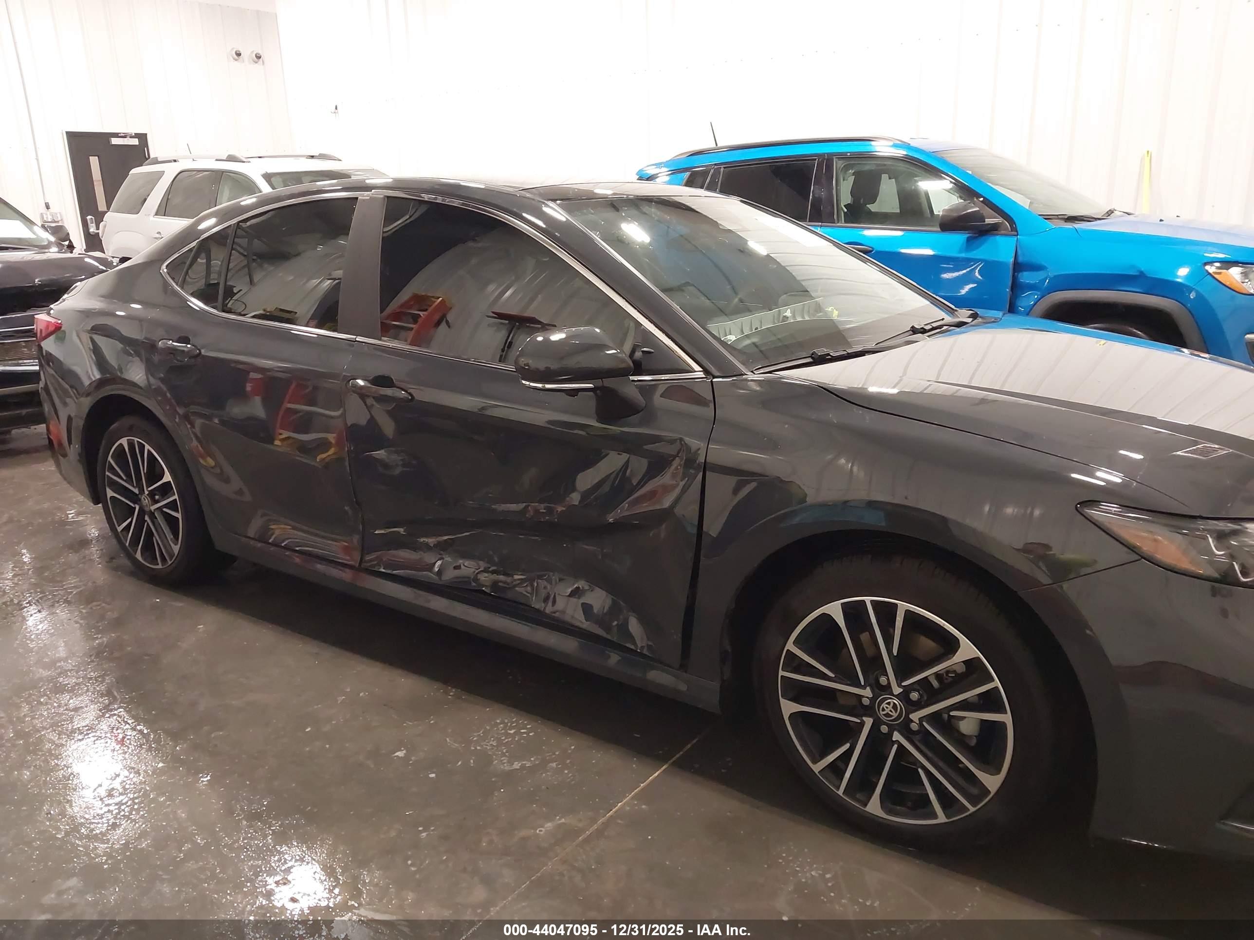 TOYOTA CAMRY image 6