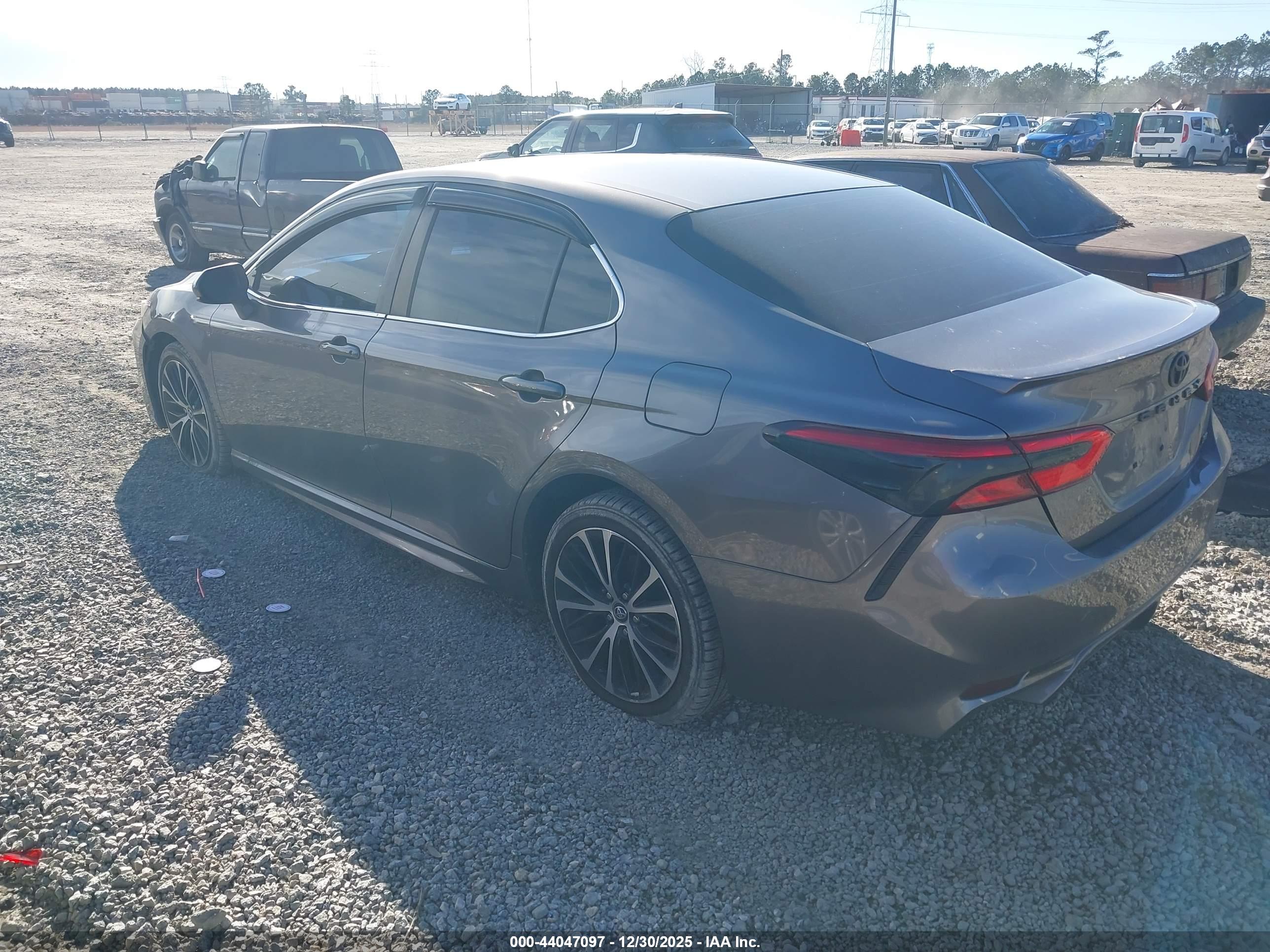 TOYOTA CAMRY image 3