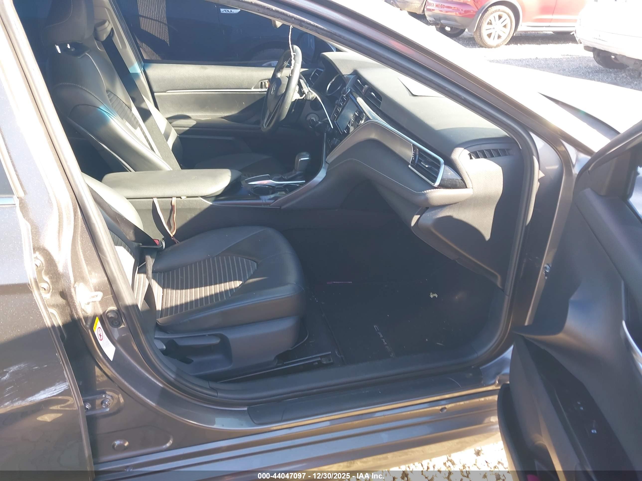 TOYOTA CAMRY image 5