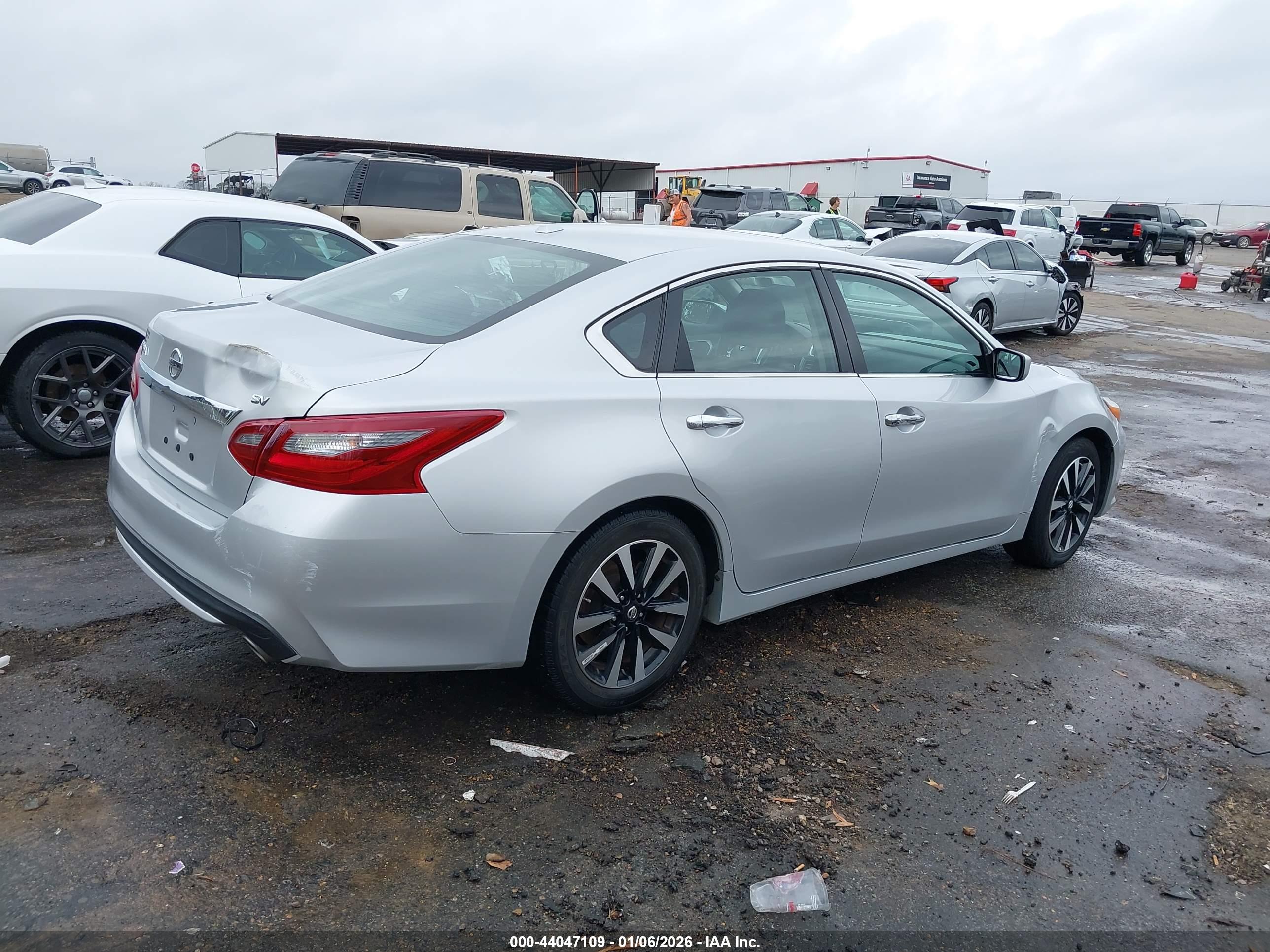 NISSAN ALTIMA image 4