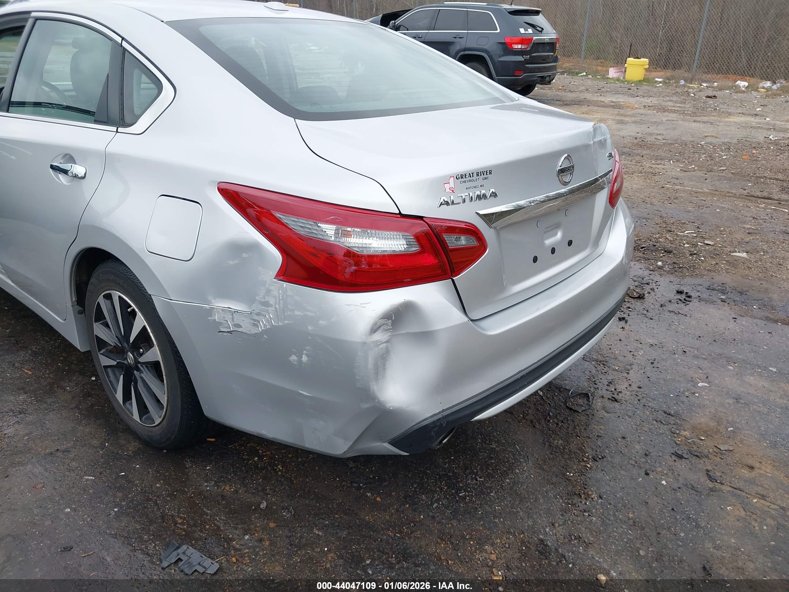 NISSAN ALTIMA image 6