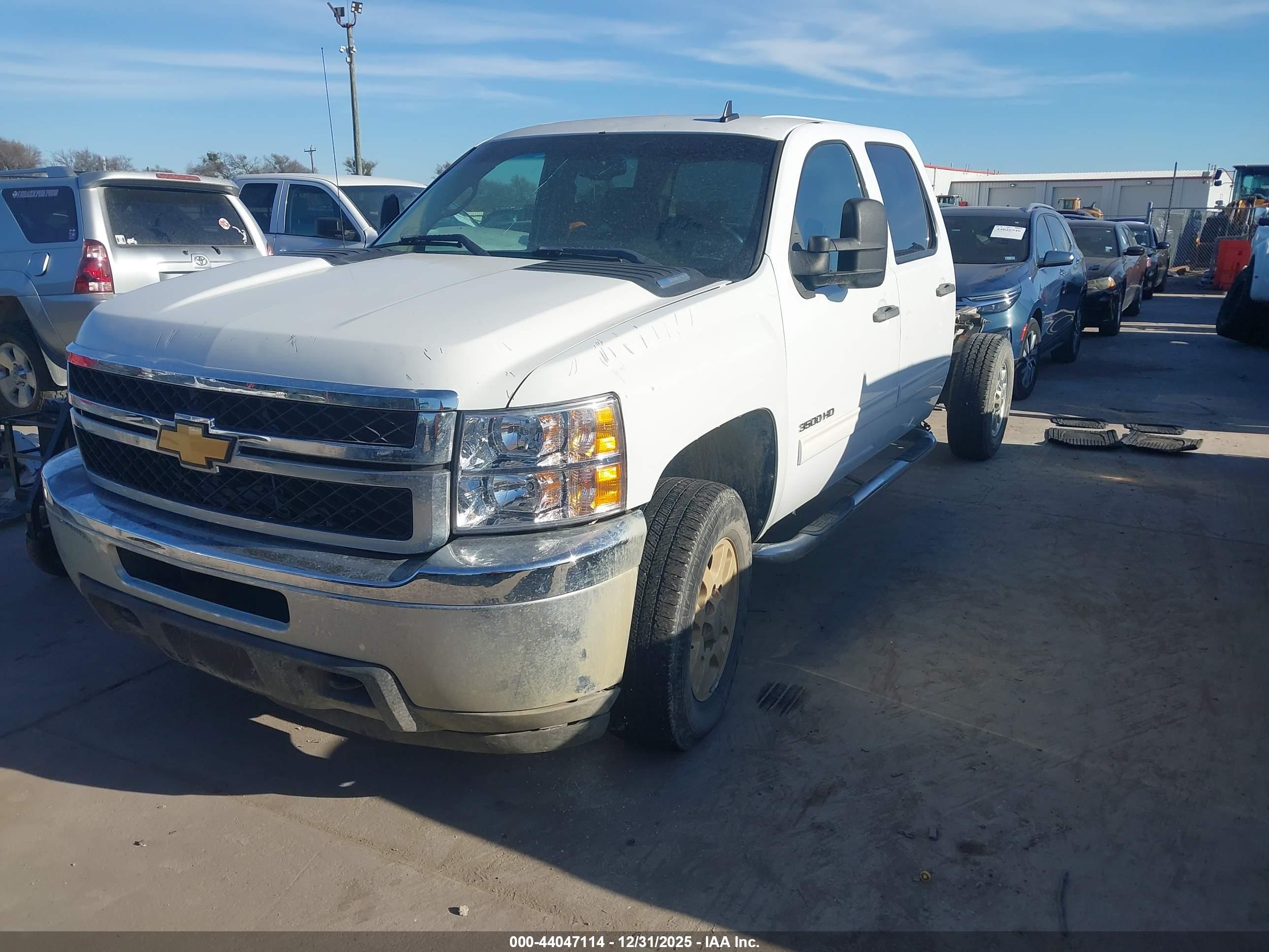 CHEVROLET SILVERADO image 2