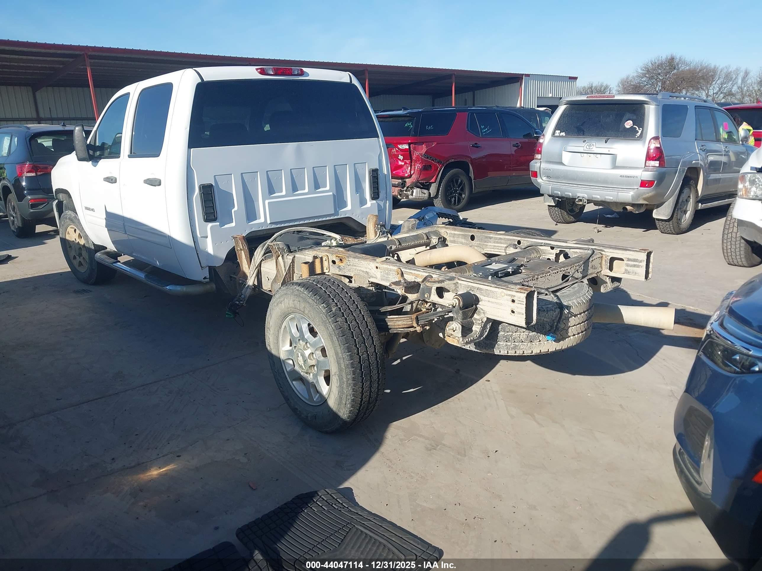 CHEVROLET SILVERADO image 3