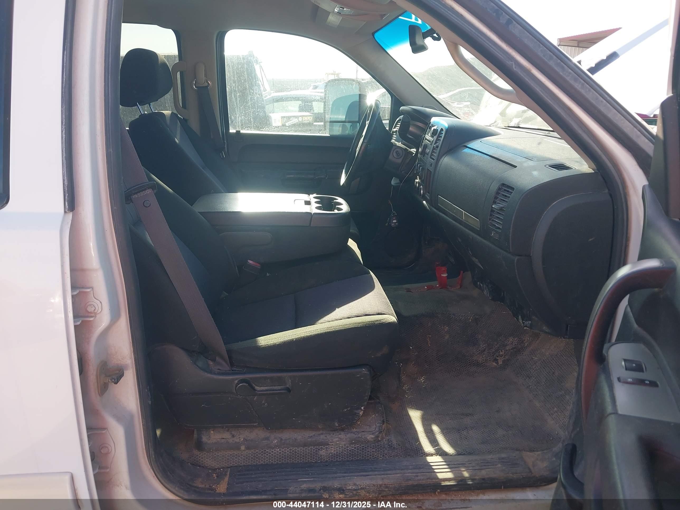CHEVROLET SILVERADO image 7