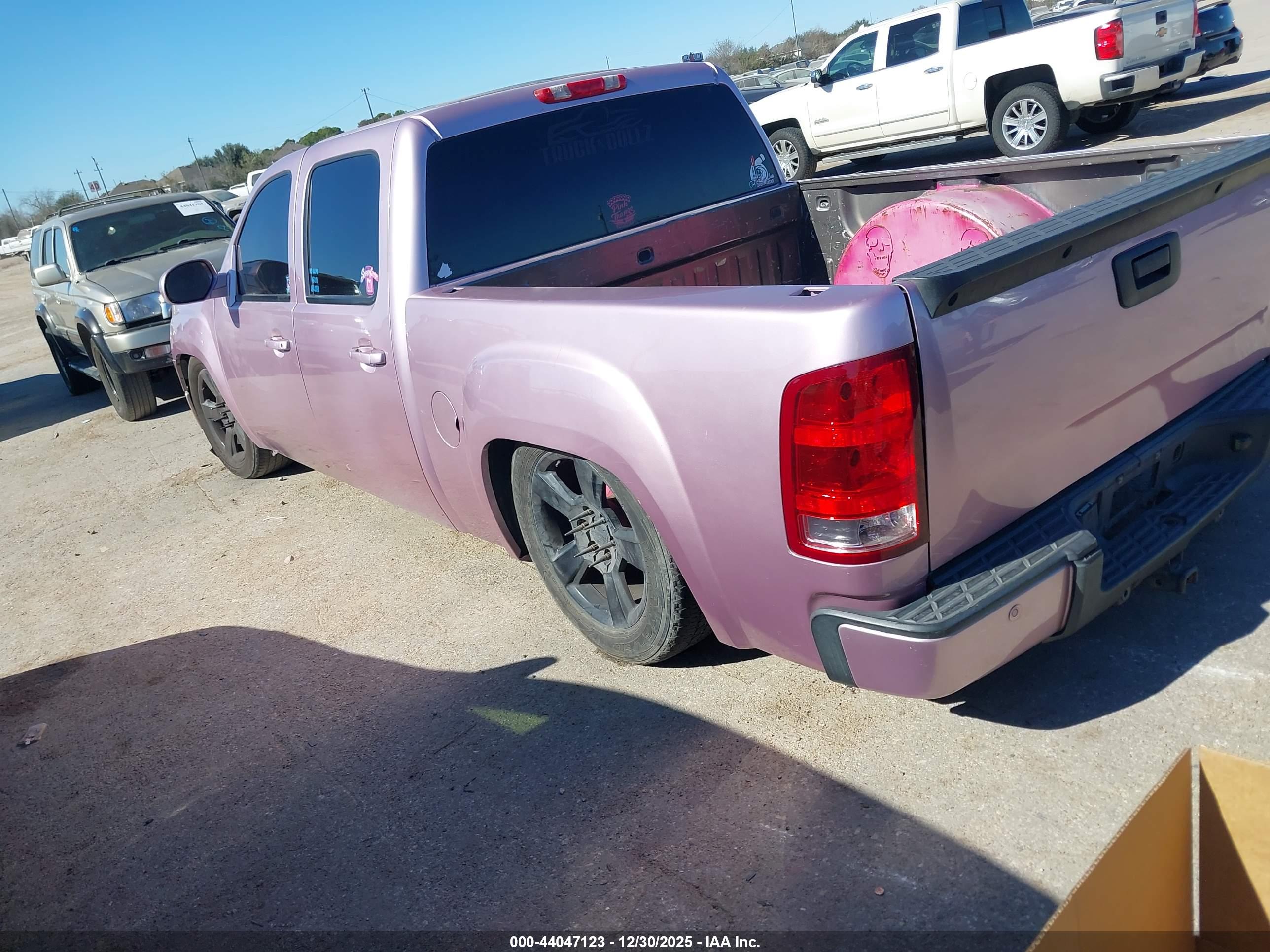 GMC SIERRA image 3