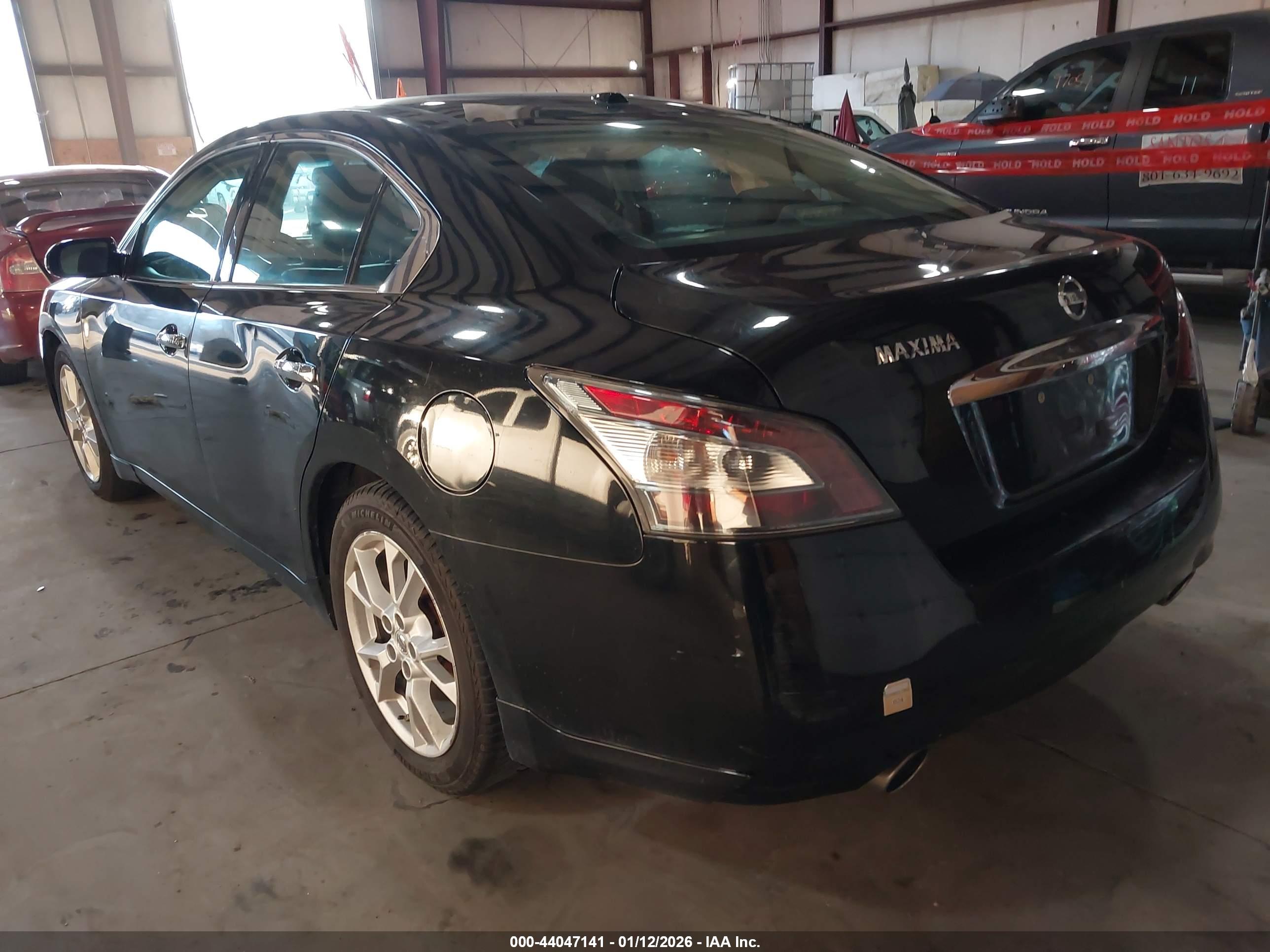 NISSAN MAXIMA image 3