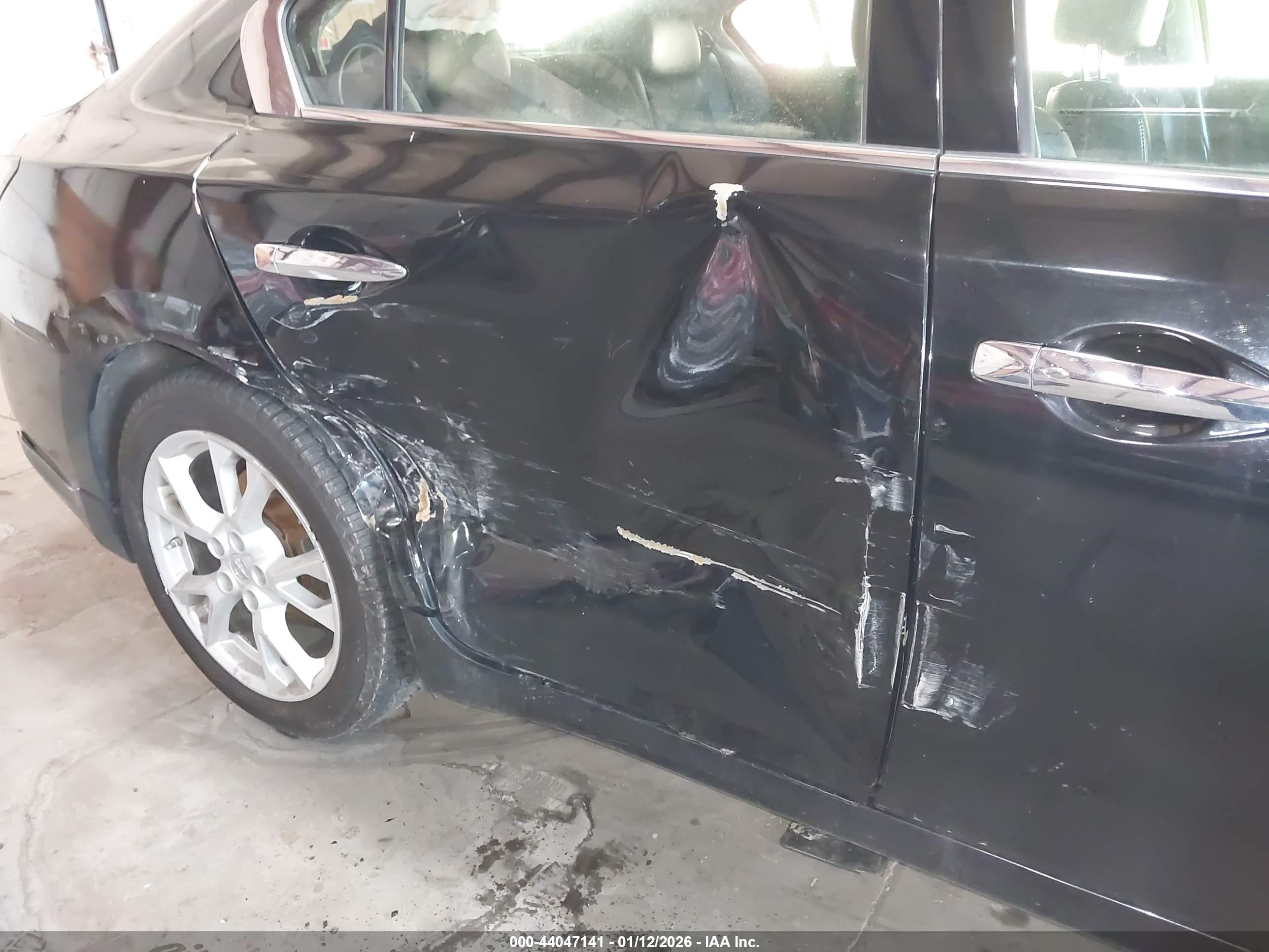 NISSAN MAXIMA image 6