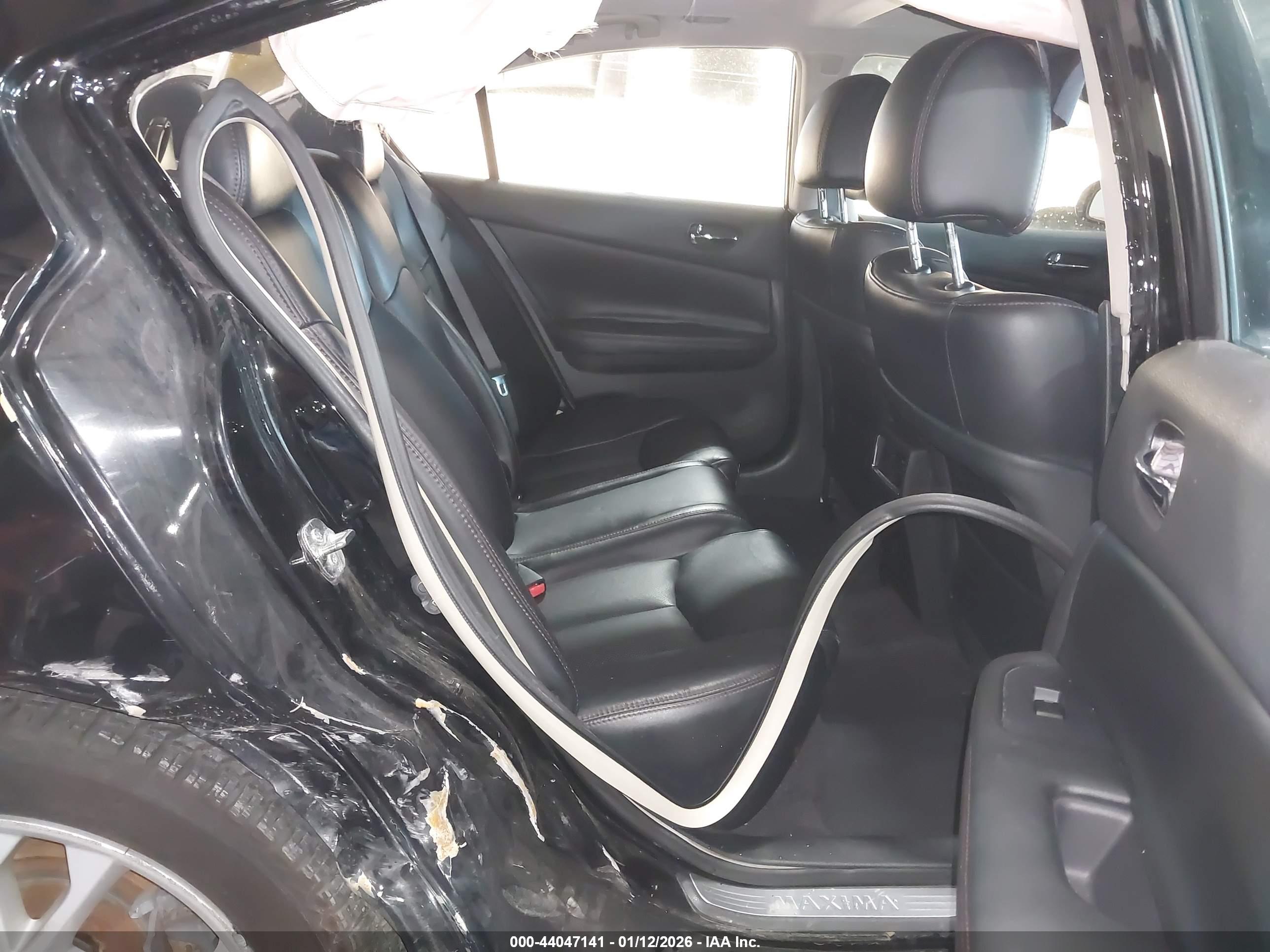 NISSAN MAXIMA image 8