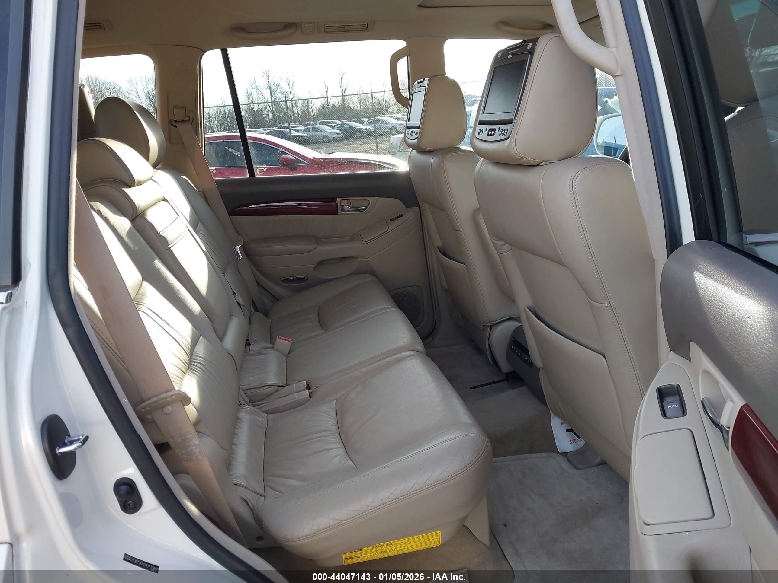 LEXUS GX image 8