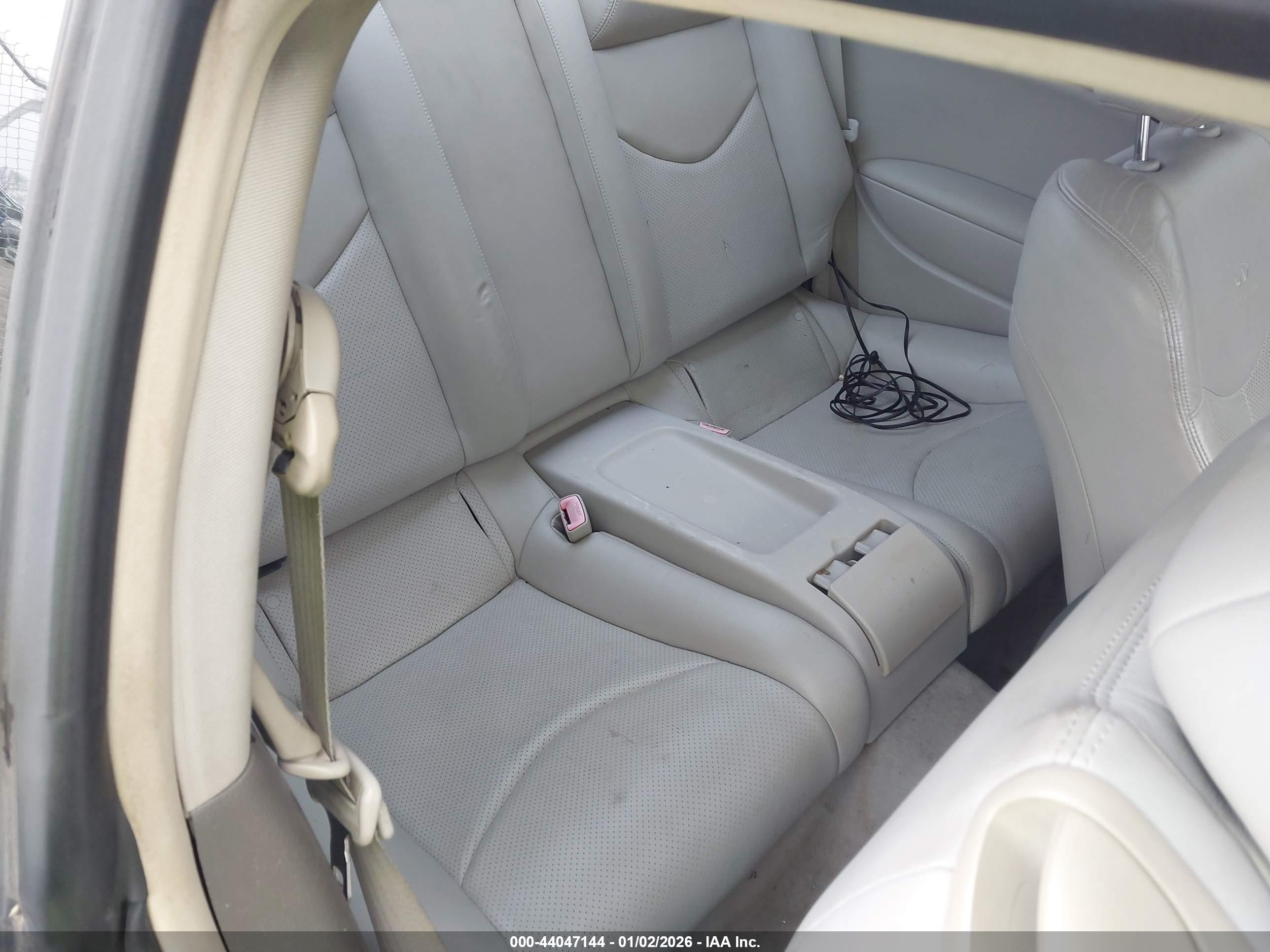 INFINITI G37 image 8
