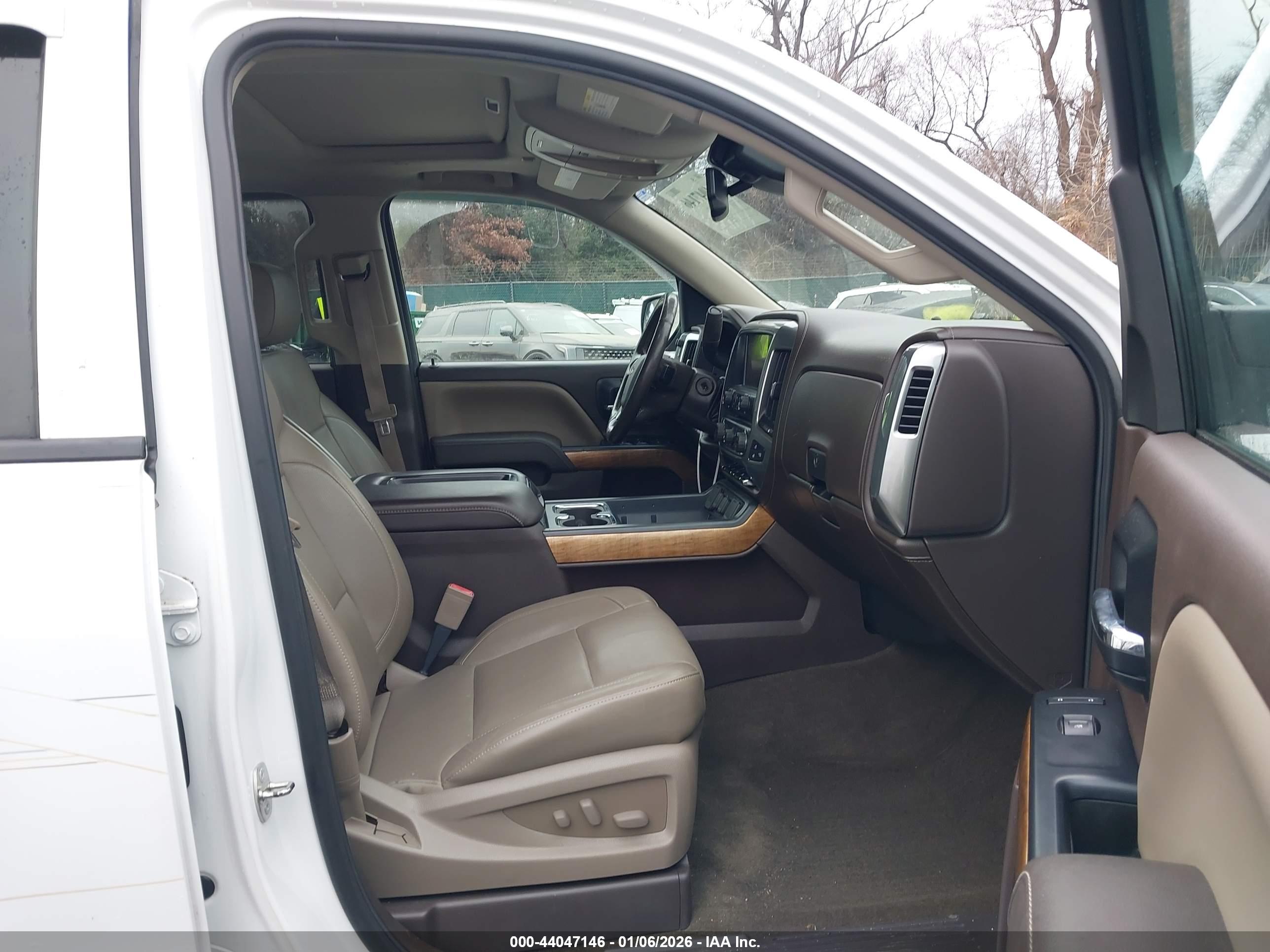CHEVROLET SILVERADO image 5