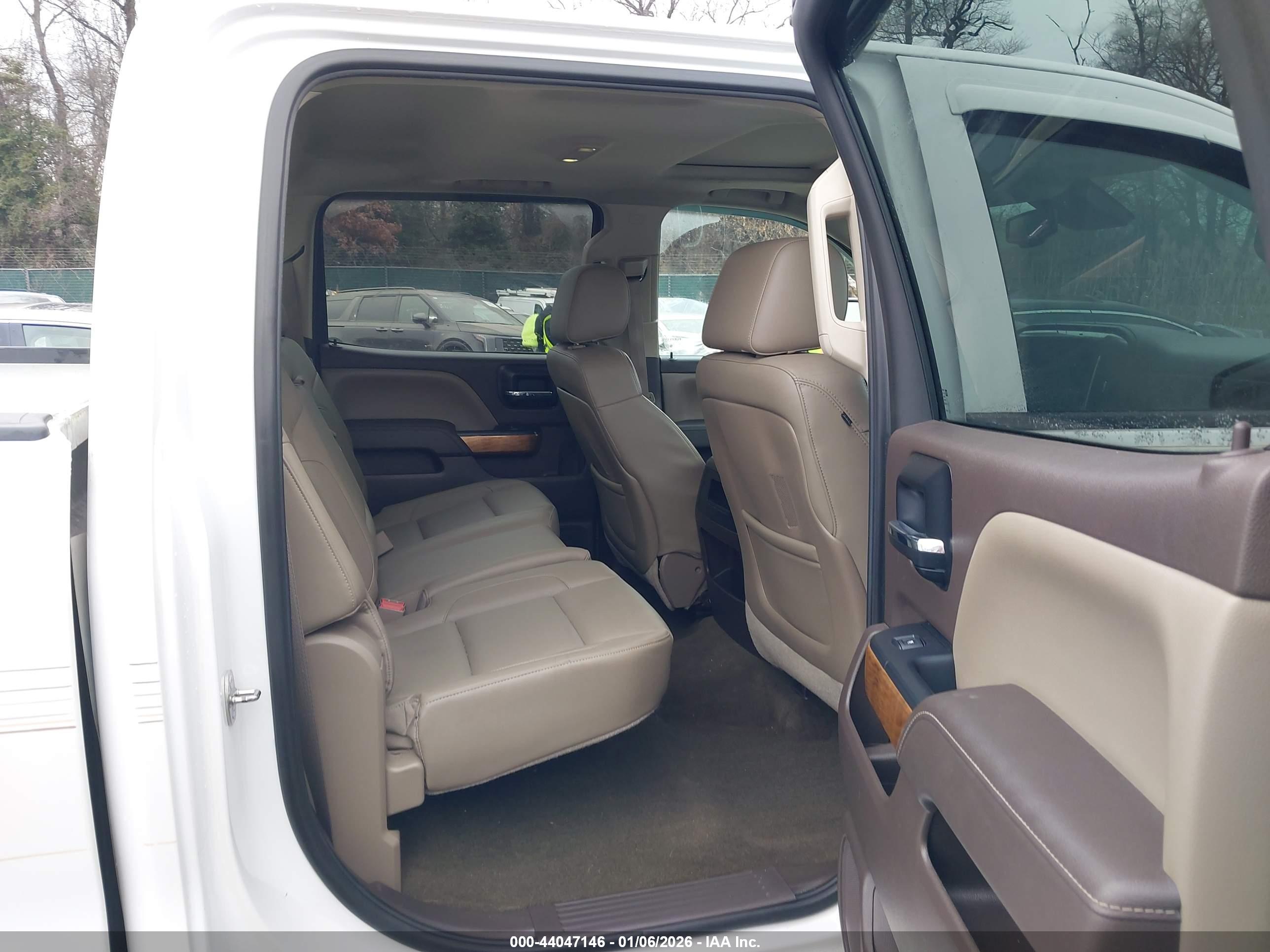 CHEVROLET SILVERADO image 8