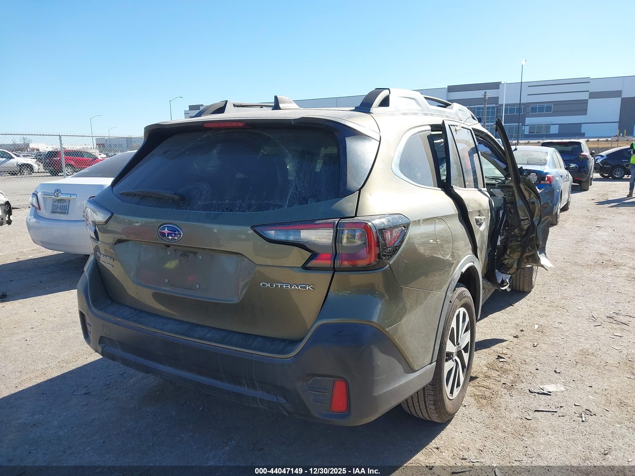 SUBARU OUTBACK image 4