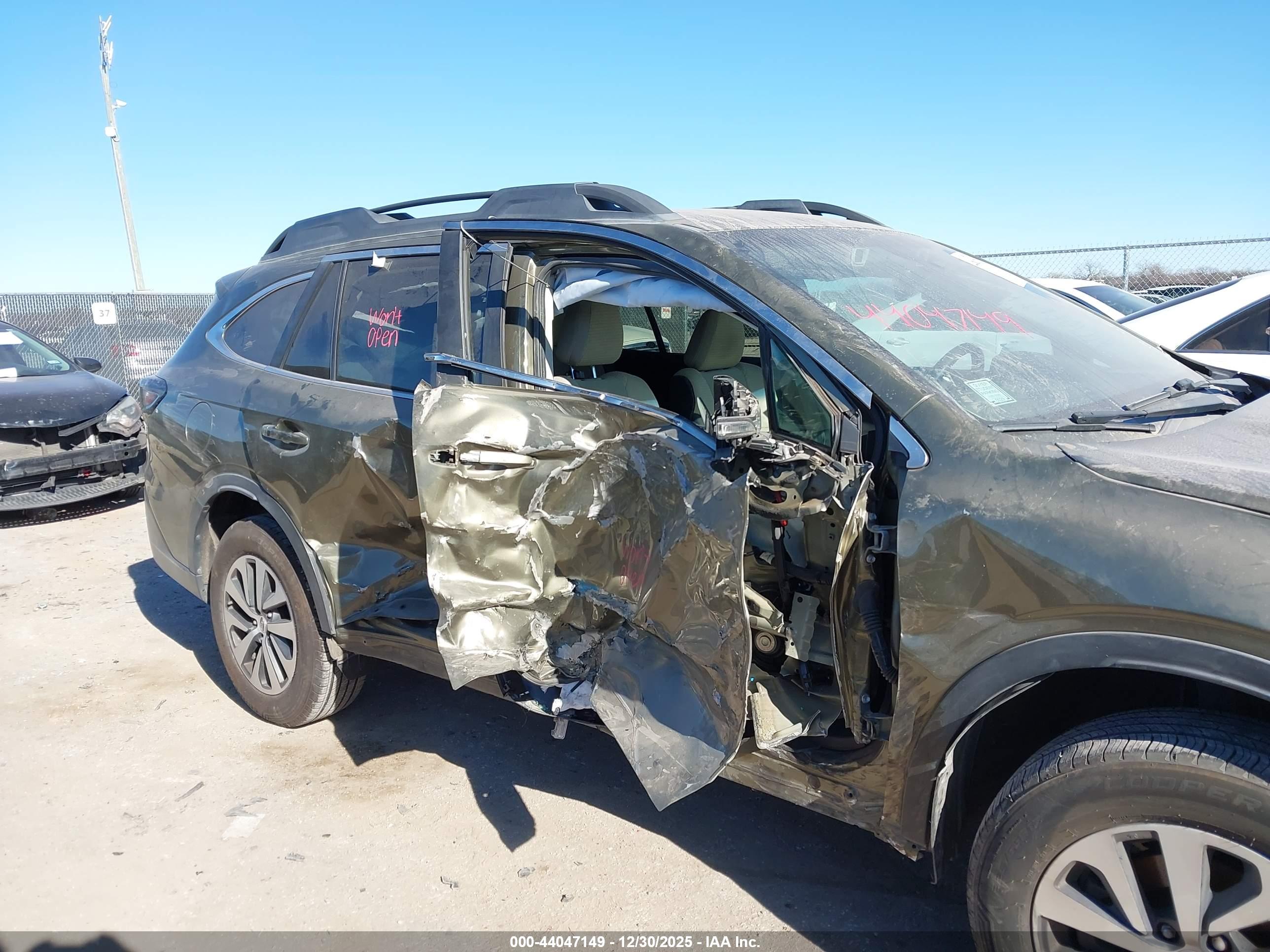 SUBARU OUTBACK image 6
