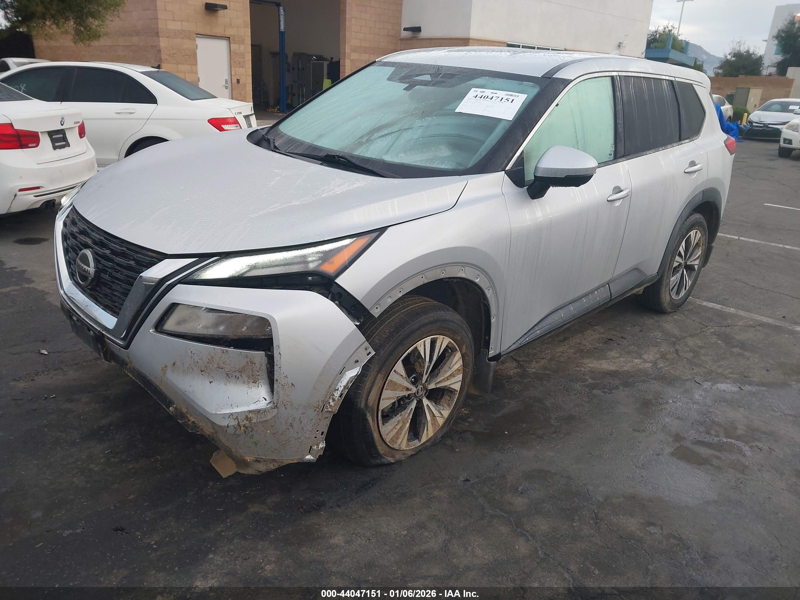 NISSAN ROGUE image 2