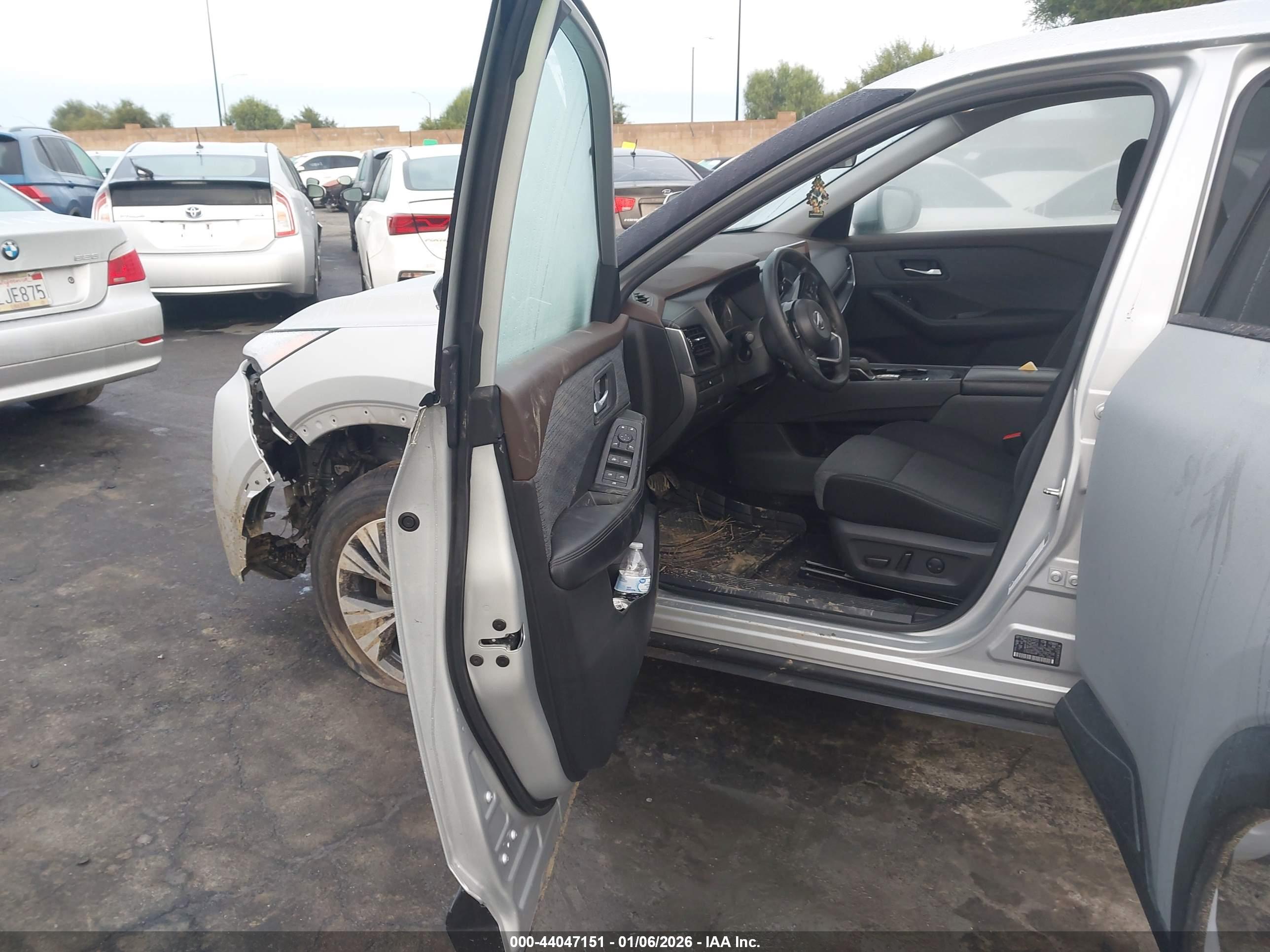 NISSAN ROGUE image 5