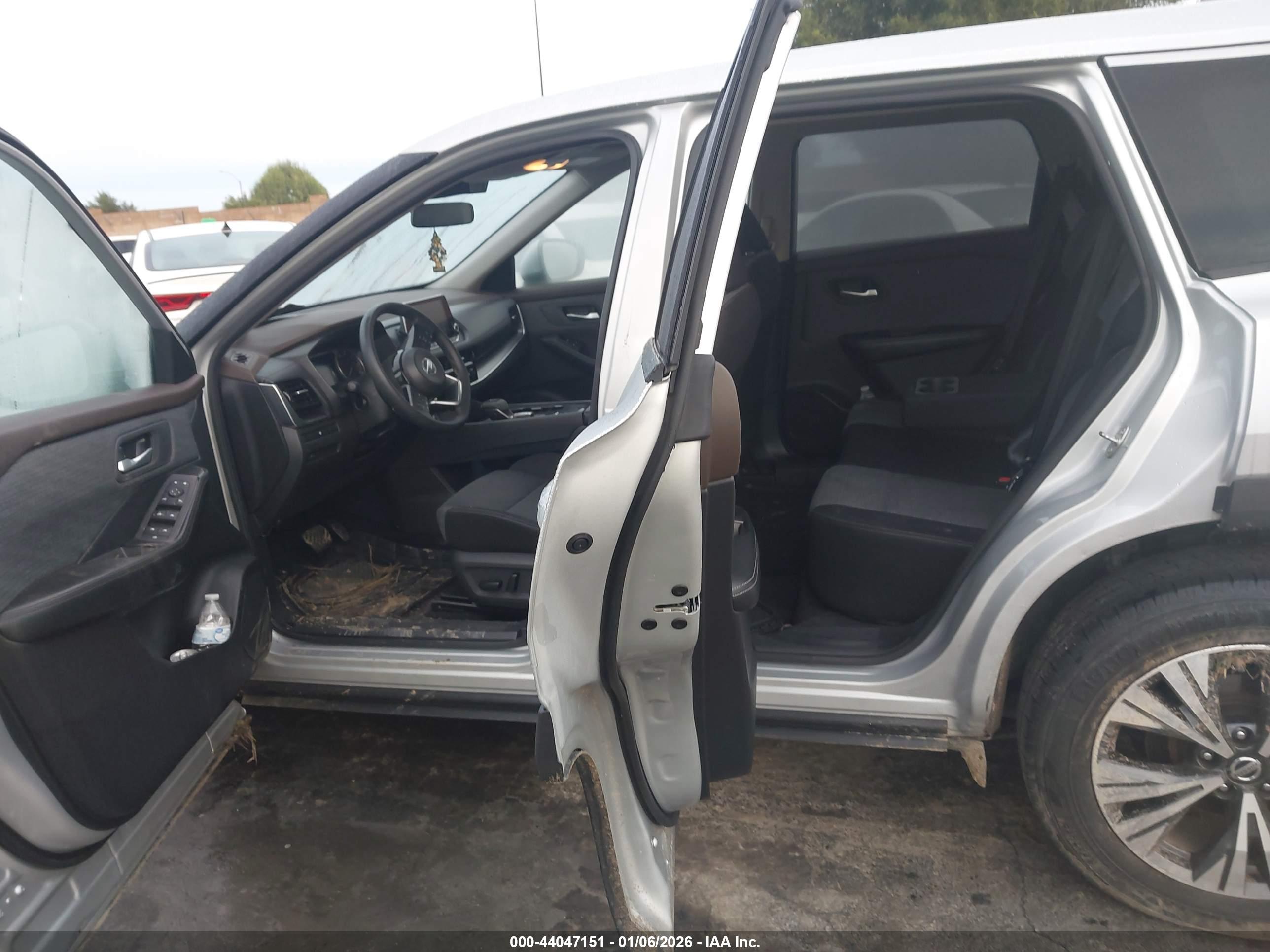 NISSAN ROGUE image 8